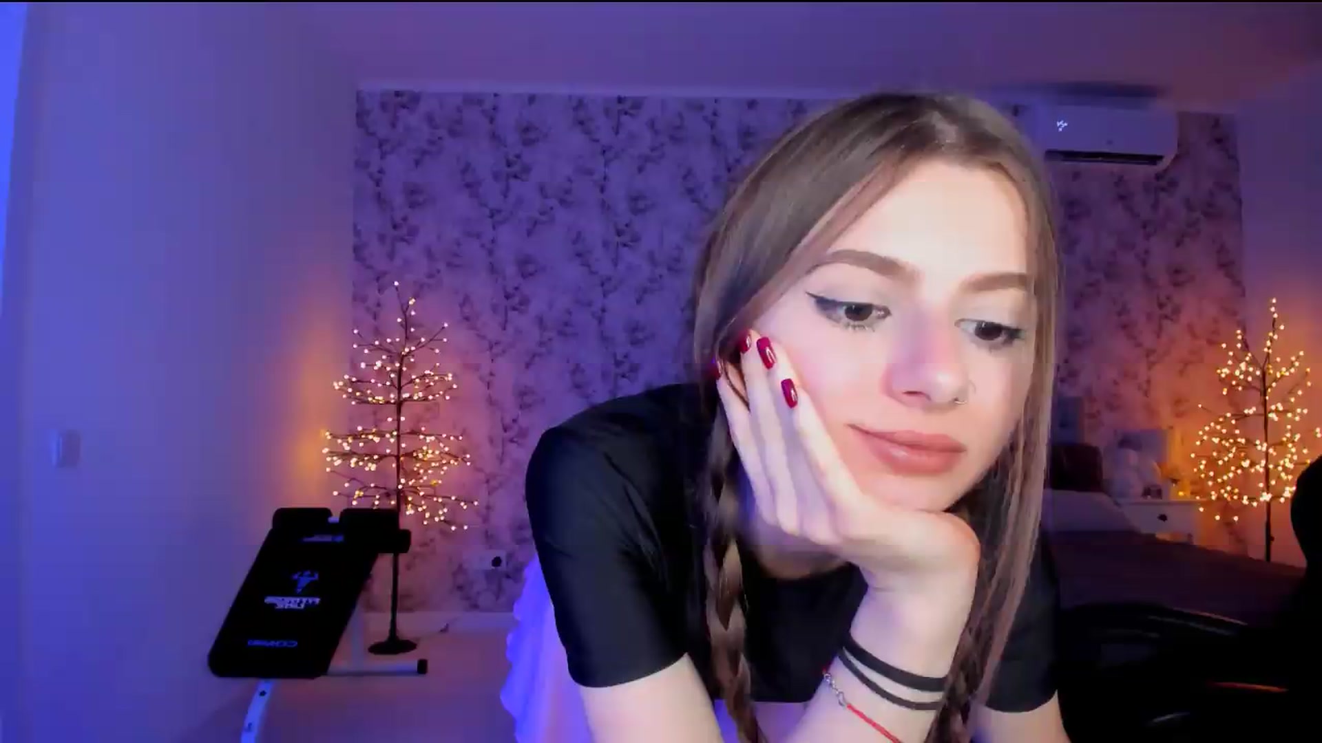 Gallery image thumbnail from Hotmolly_'s myfreecams stream on, 08/15/2026, 19:13 image 12 of 20