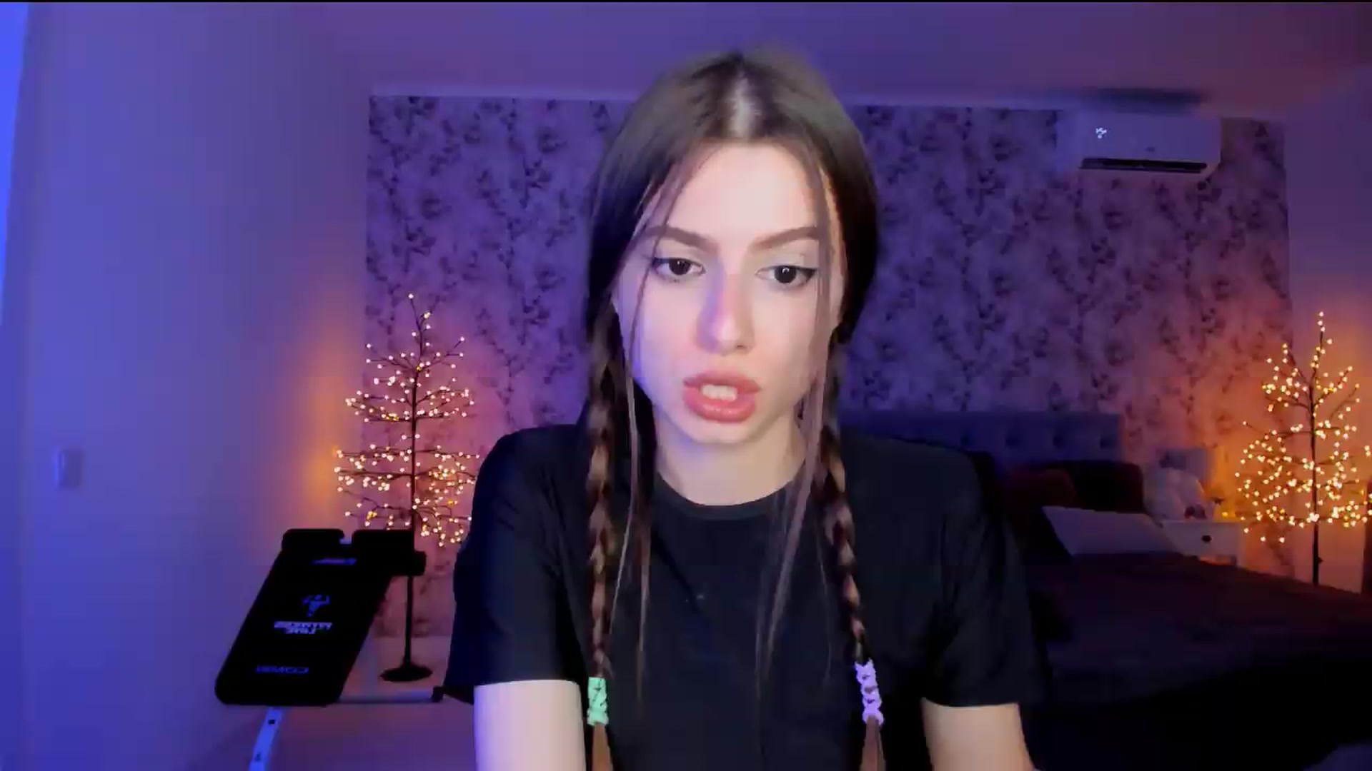 Gallery image thumbnail from Hotmolly_'s myfreecams stream on, 08/15/2026, 19:13 image 1 of 20