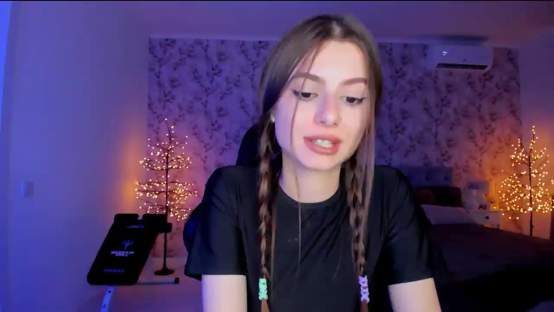 Gallery image thumbnail from Hotmolly_'s myfreecams stream on, 08/15/2026, 19:13 image 2 of 20
