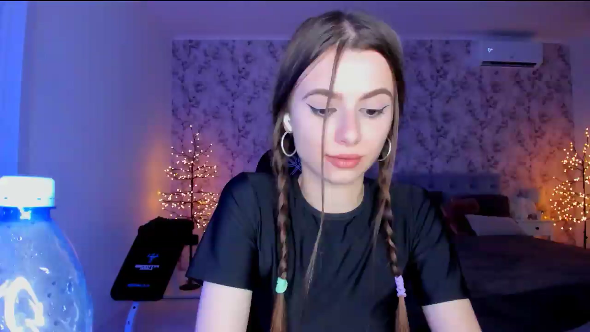 Gallery image thumbnail from Hotmolly_'s myfreecams stream on, 08/16/2026, 19:11 image 14 of 20