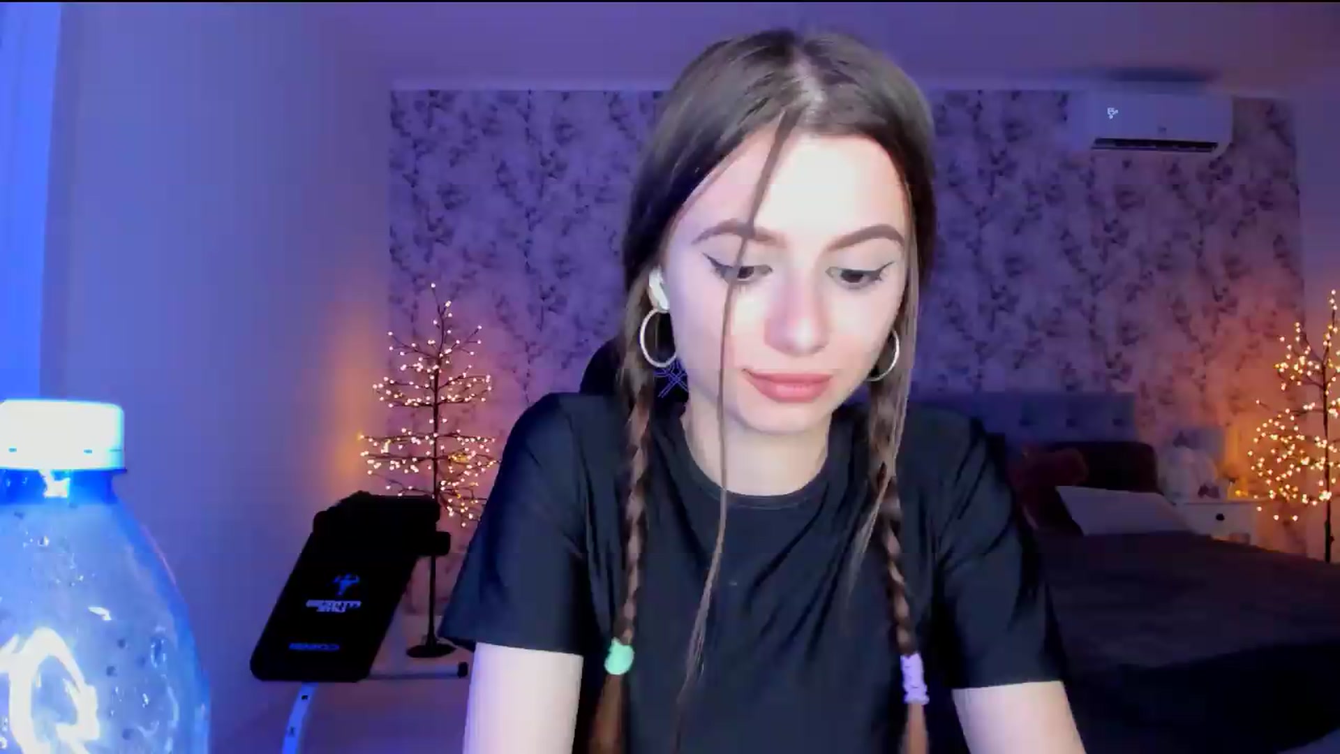 Gallery image thumbnail from Hotmolly_'s myfreecams stream on, 08/16/2026, 19:11 image 16 of 20
