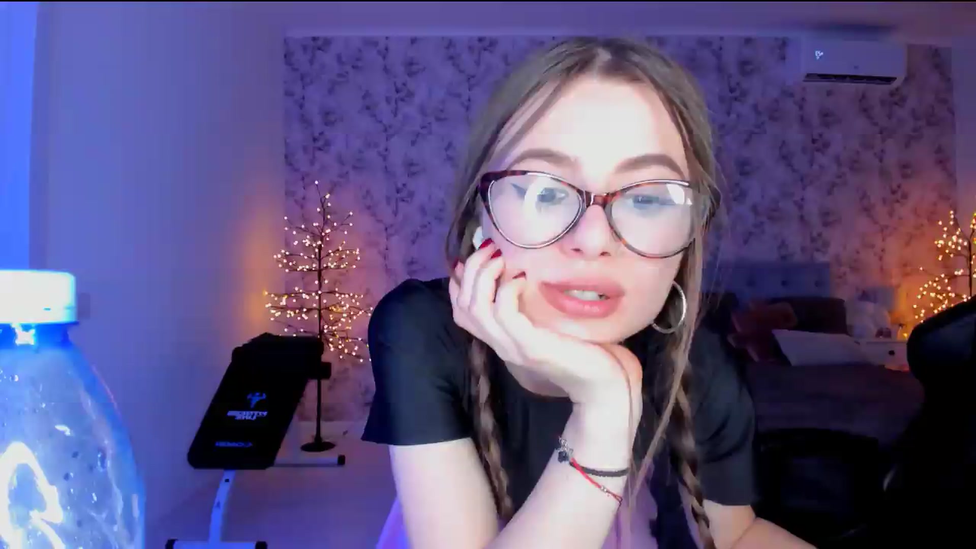 Gallery image thumbnail from Hotmolly_'s myfreecams stream on, 08/16/2026, 19:11 image 10 of 20