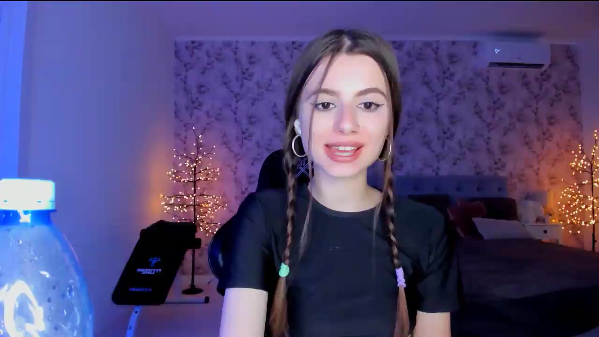 Gallery image thumbnail from Hotmolly_'s myfreecams stream on, 08/16/2026, 19:11 image 15 of 20