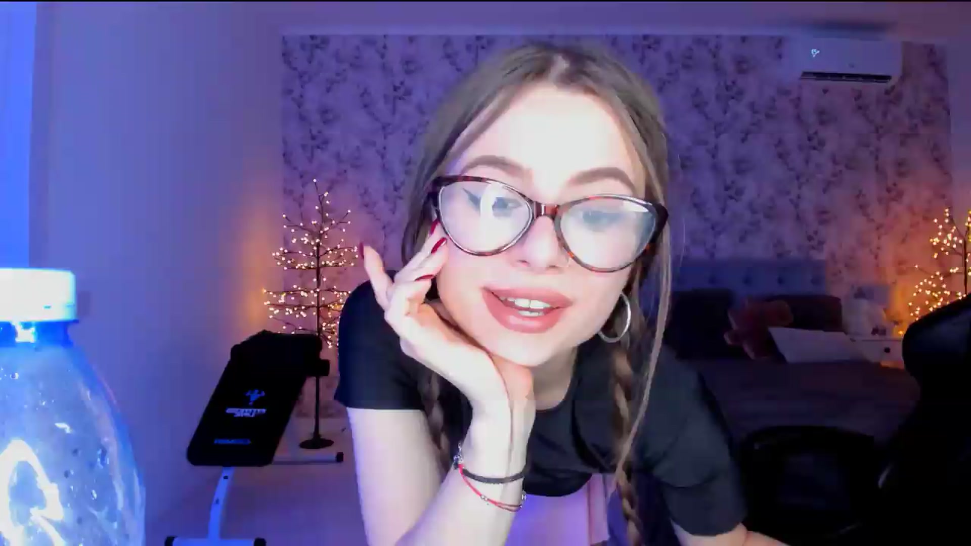 Gallery image thumbnail from Hotmolly_'s myfreecams stream on, 08/16/2026, 19:11 image 8 of 20