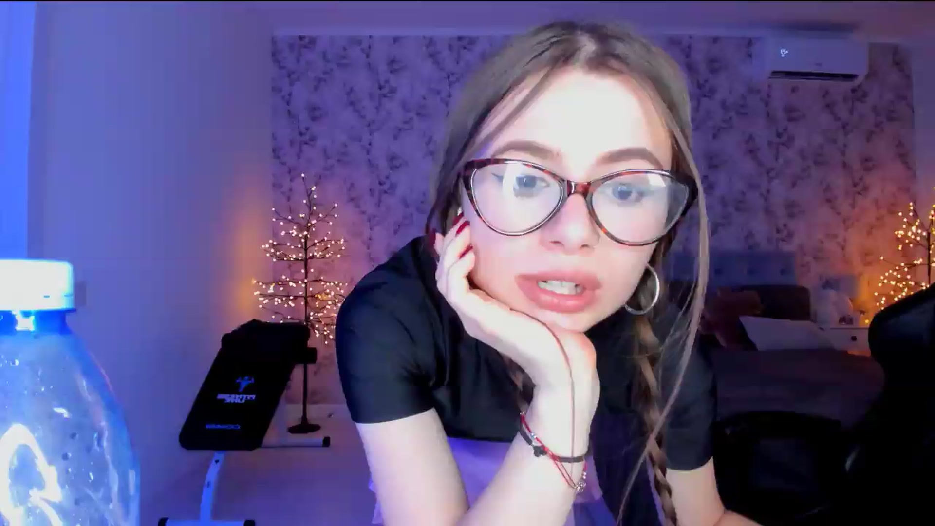 Gallery image thumbnail from Hotmolly_'s myfreecams stream on, 08/16/2026, 19:11 image 4 of 20