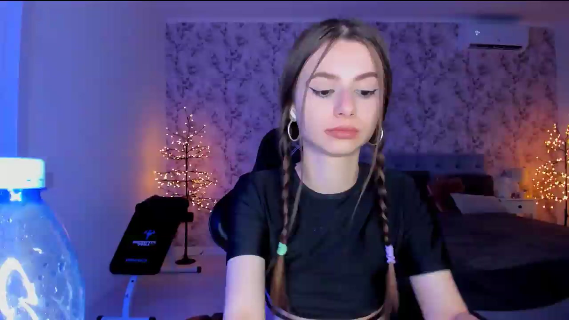 Gallery image thumbnail from Hotmolly_'s myfreecams stream on, 08/16/2026, 19:11 image 1 of 20