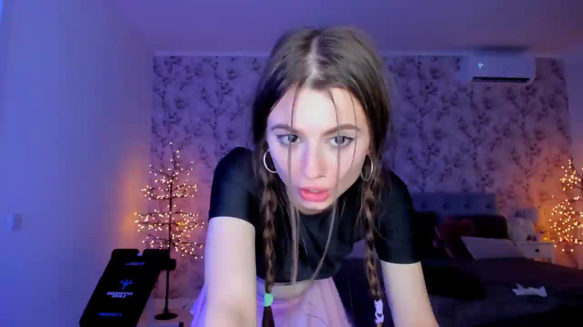 Gallery image thumbnail from Hotmolly_'s myfreecams stream on, 08/17/2026, 24:38 image 15 of 20