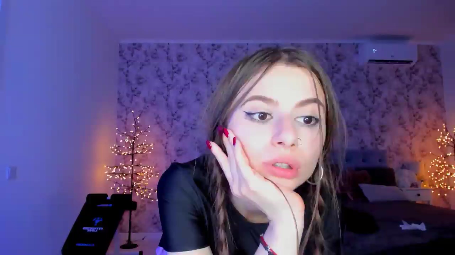 Gallery image thumbnail from Hotmolly_'s myfreecams stream on, 08/17/2026, 24:38 image 2 of 20