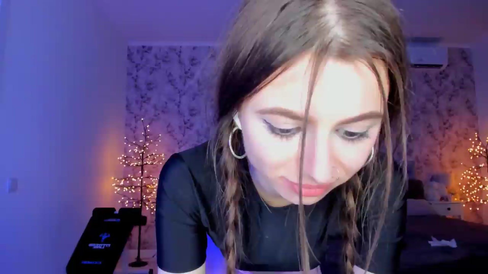 Gallery image thumbnail from Hotmolly_'s myfreecams stream on, 08/17/2026, 24:38 image 8 of 20