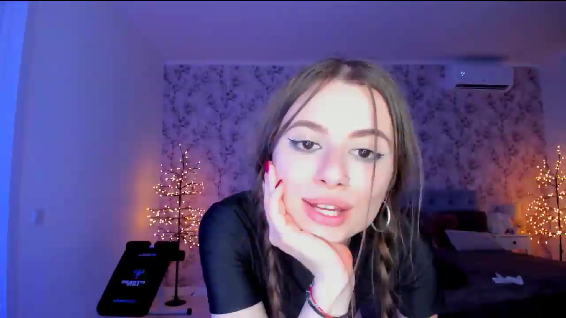 Gallery image thumbnail from Hotmolly_'s myfreecams stream on, 08/17/2026, 24:38 image 18 of 20