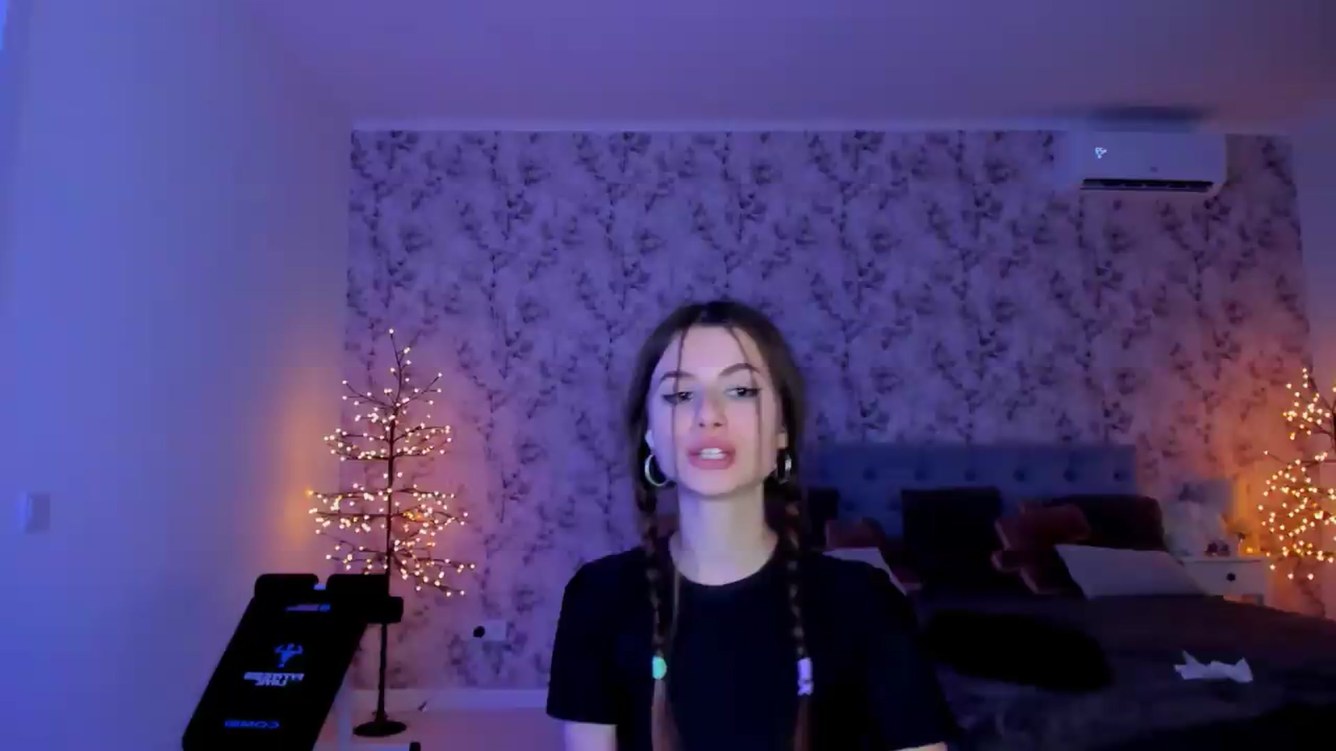 Gallery image thumbnail from Hotmolly_'s myfreecams stream on, 08/17/2026, 24:38 image 17 of 20