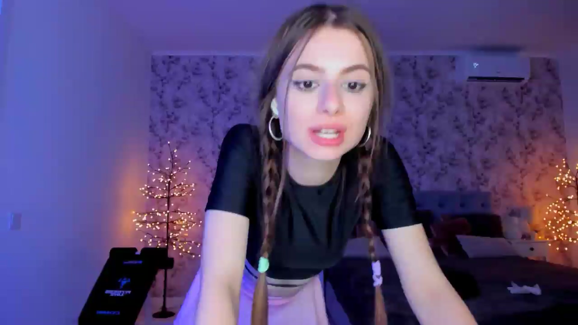 Gallery image thumbnail from Hotmolly_'s myfreecams stream on, 08/17/2026, 24:38 image 10 of 20