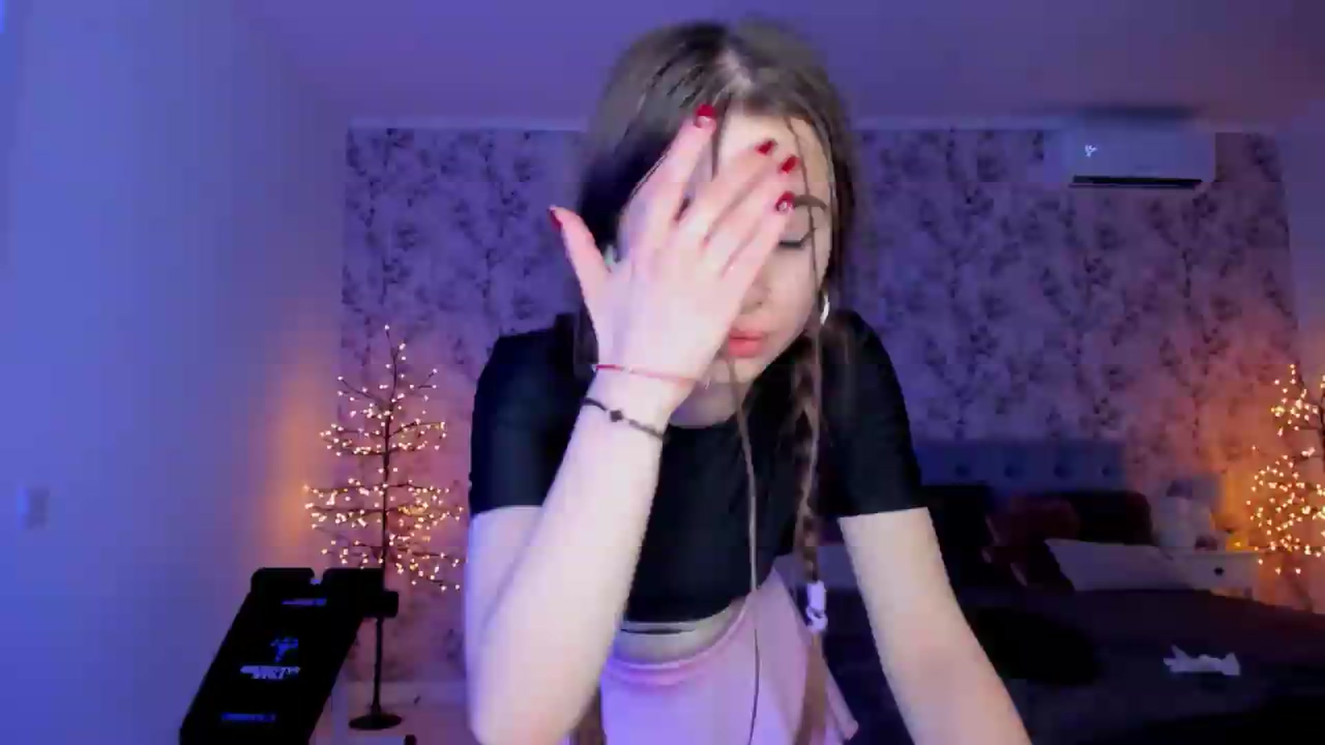 Gallery image thumbnail from Hotmolly_'s myfreecams stream on, 08/17/2026, 24:38 image 4 of 20