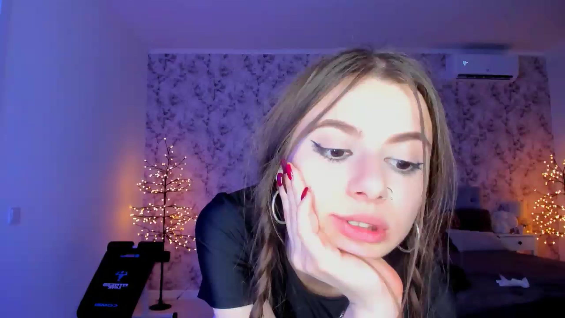 Gallery image thumbnail from Hotmolly_'s myfreecams stream on, 08/17/2026, 24:38 image 13 of 20