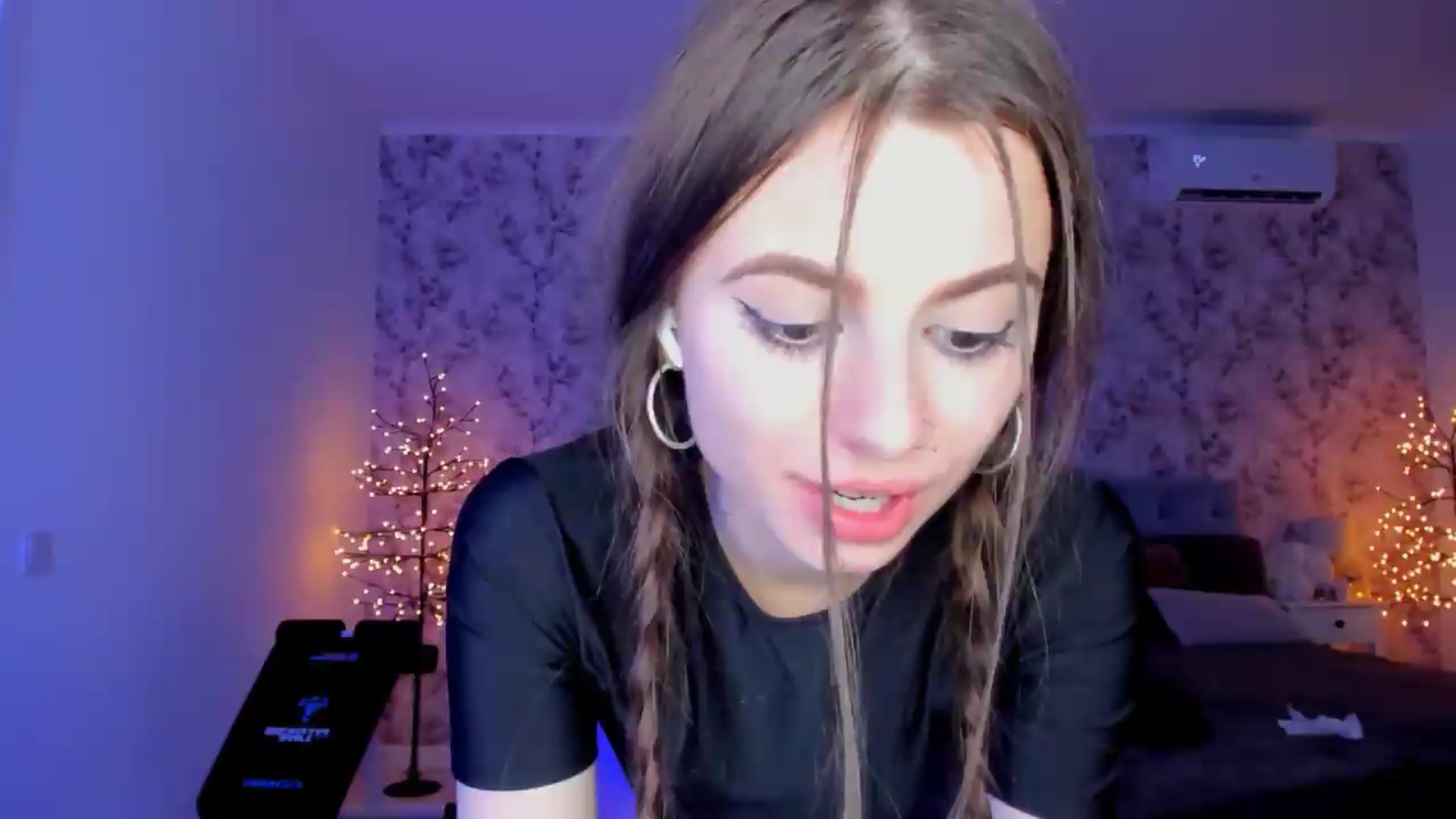 Gallery image thumbnail from Hotmolly_'s myfreecams stream on, 08/17/2026, 24:38 image 9 of 20