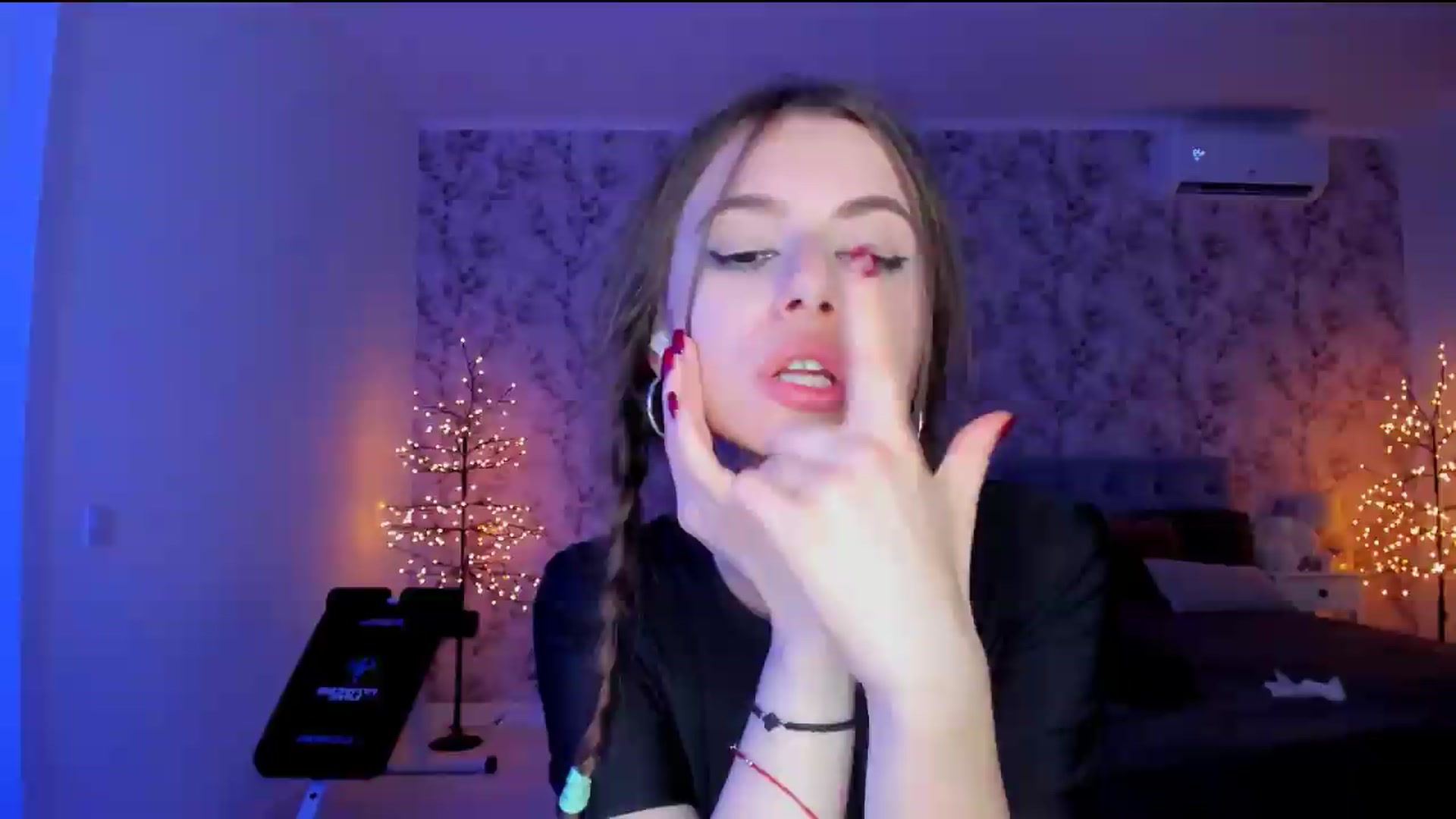 Gallery image thumbnail from Hotmolly_'s myfreecams stream on, 08/17/2026, 01:31 image 14 of 20