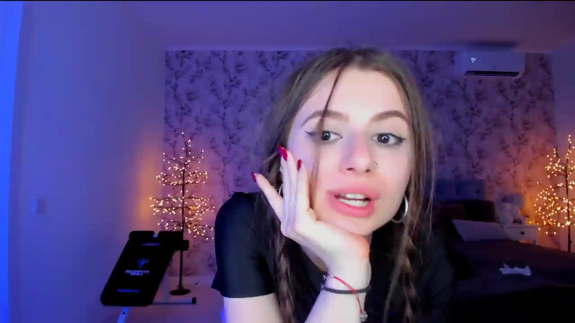 Gallery image thumbnail from Hotmolly_'s myfreecams stream on, 08/17/2026, 01:31 image 3 of 20