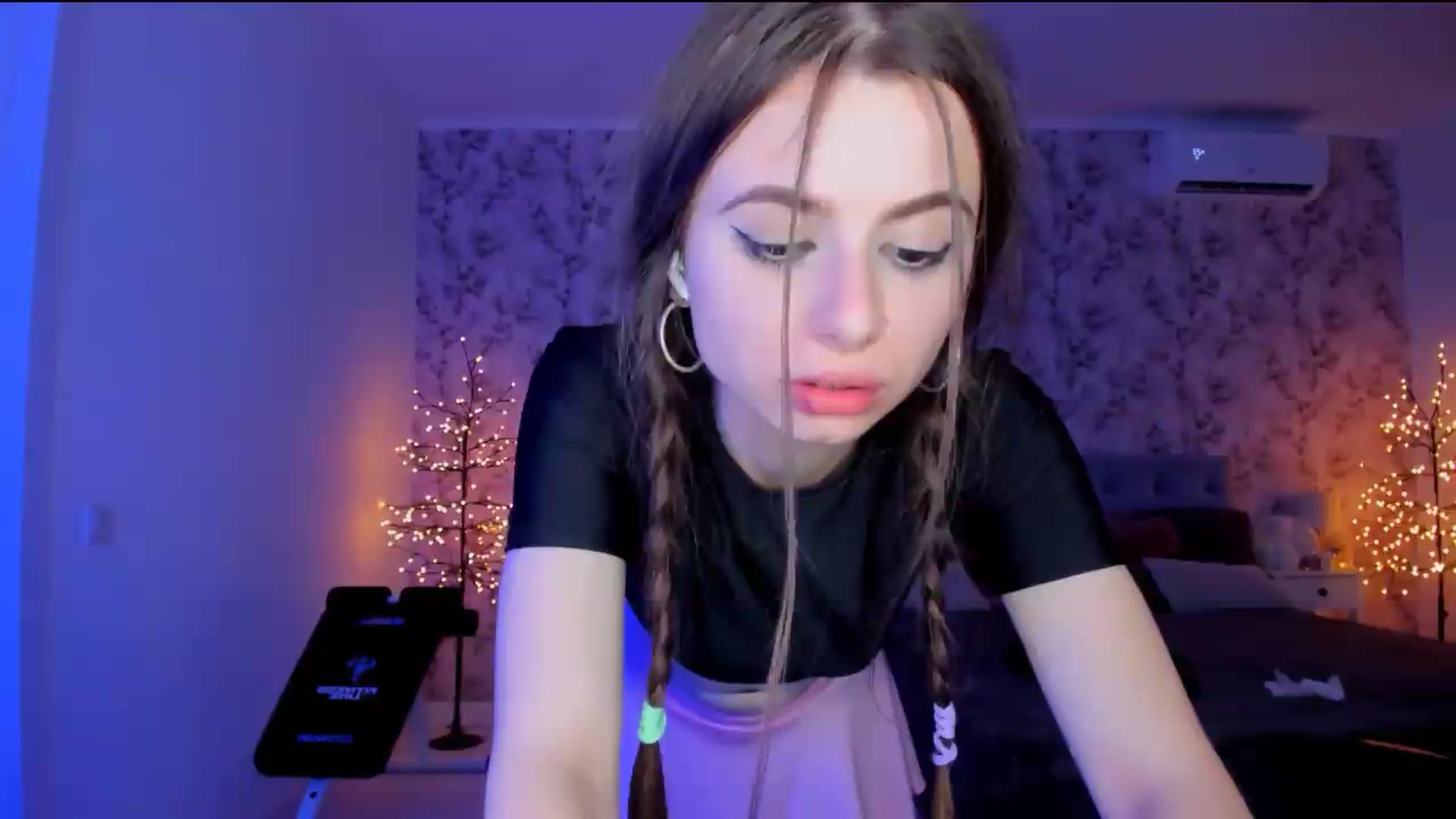 Gallery image thumbnail from Hotmolly_'s myfreecams stream on, 08/17/2026, 01:31 image 18 of 20