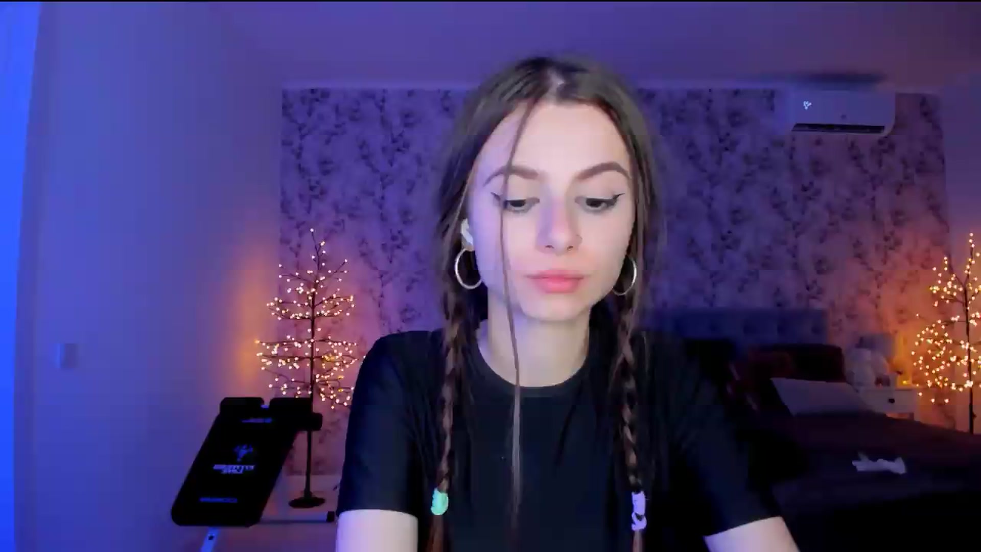 Gallery image thumbnail from Hotmolly_'s myfreecams stream on, 08/17/2026, 01:31 image 13 of 20