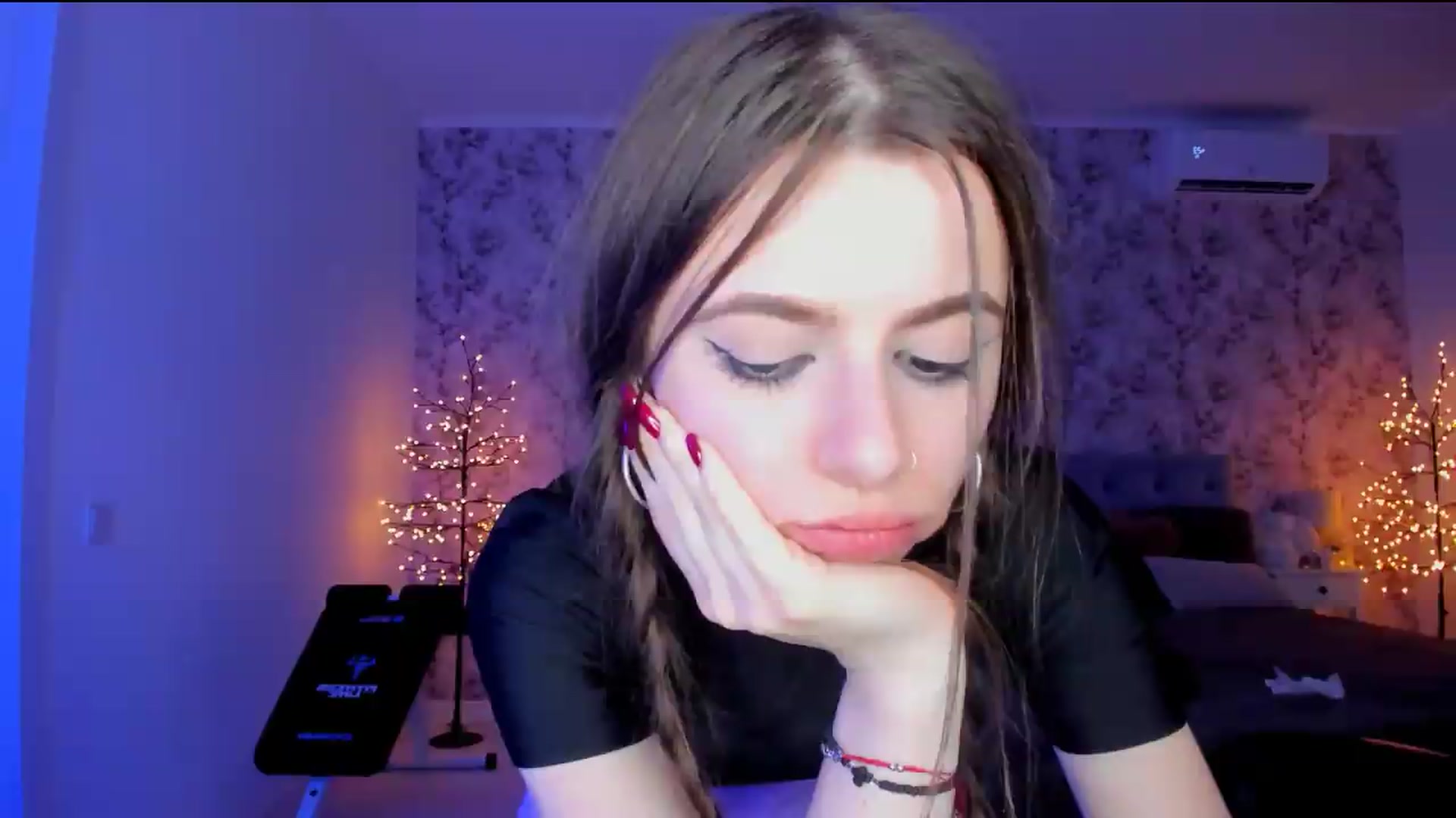 Gallery image thumbnail from Hotmolly_'s myfreecams stream on, 08/17/2026, 01:31 image 20 of 20