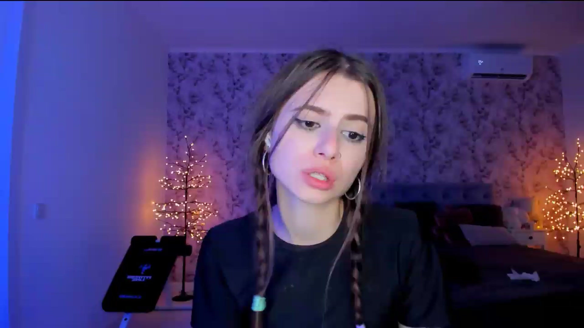 Gallery image thumbnail from Hotmolly_'s myfreecams stream on, 08/17/2026, 01:31 image 16 of 20