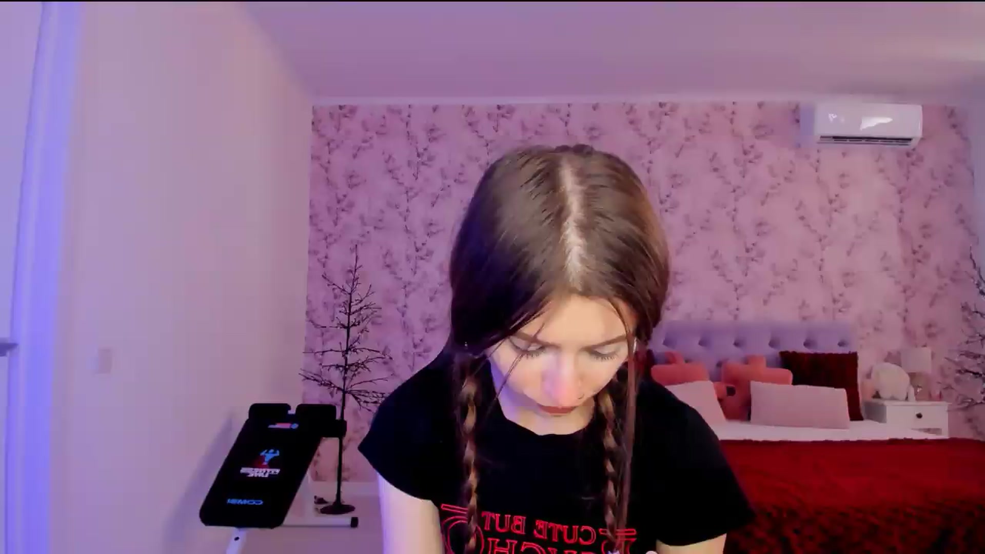 Gallery image thumbnail from Hotmolly_'s myfreecams stream on, 08/19/2026, 11:10 image 18 of 20