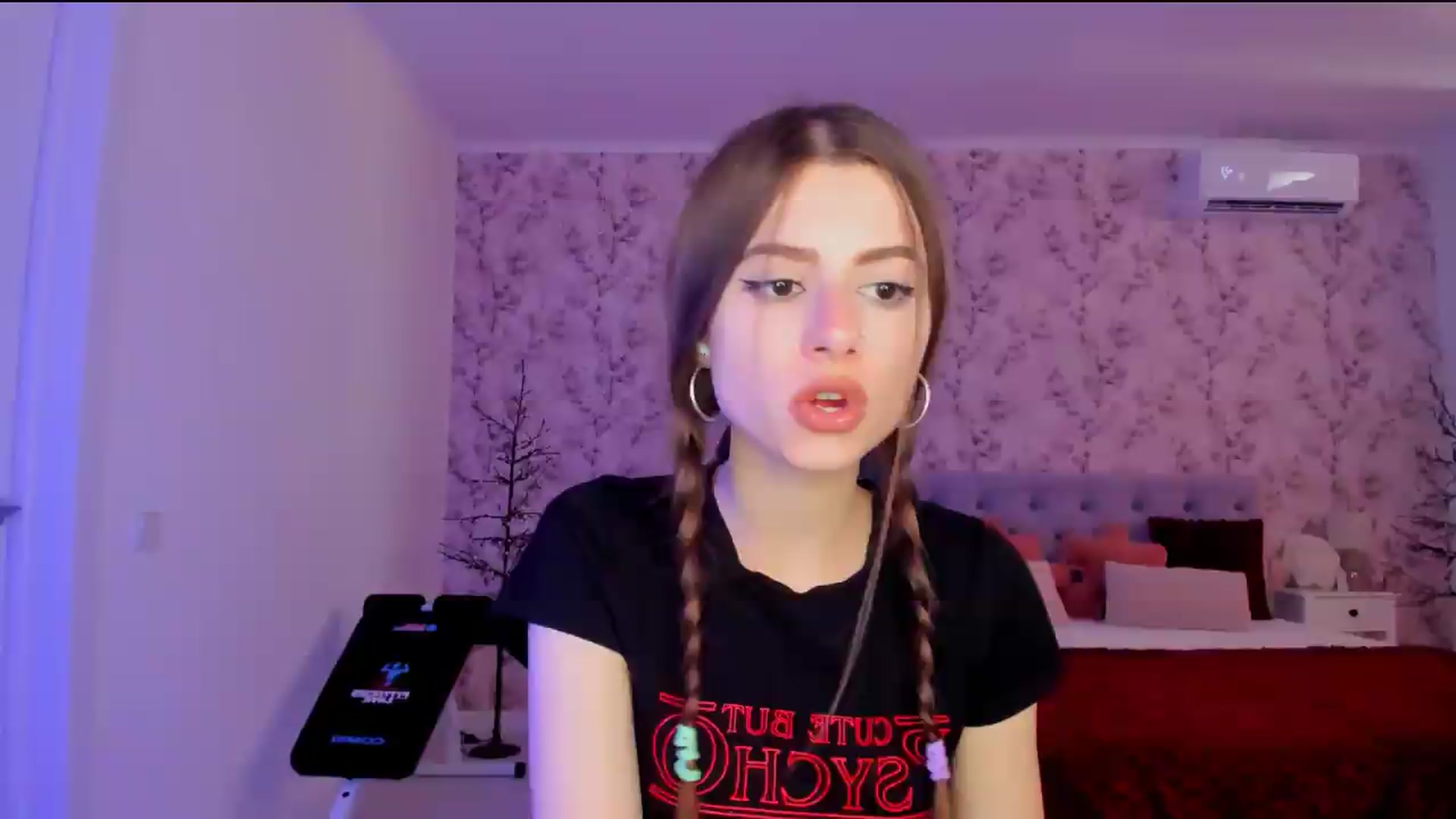 Gallery image thumbnail from Hotmolly_'s myfreecams stream on, 08/19/2026, 11:10 image 6 of 20
