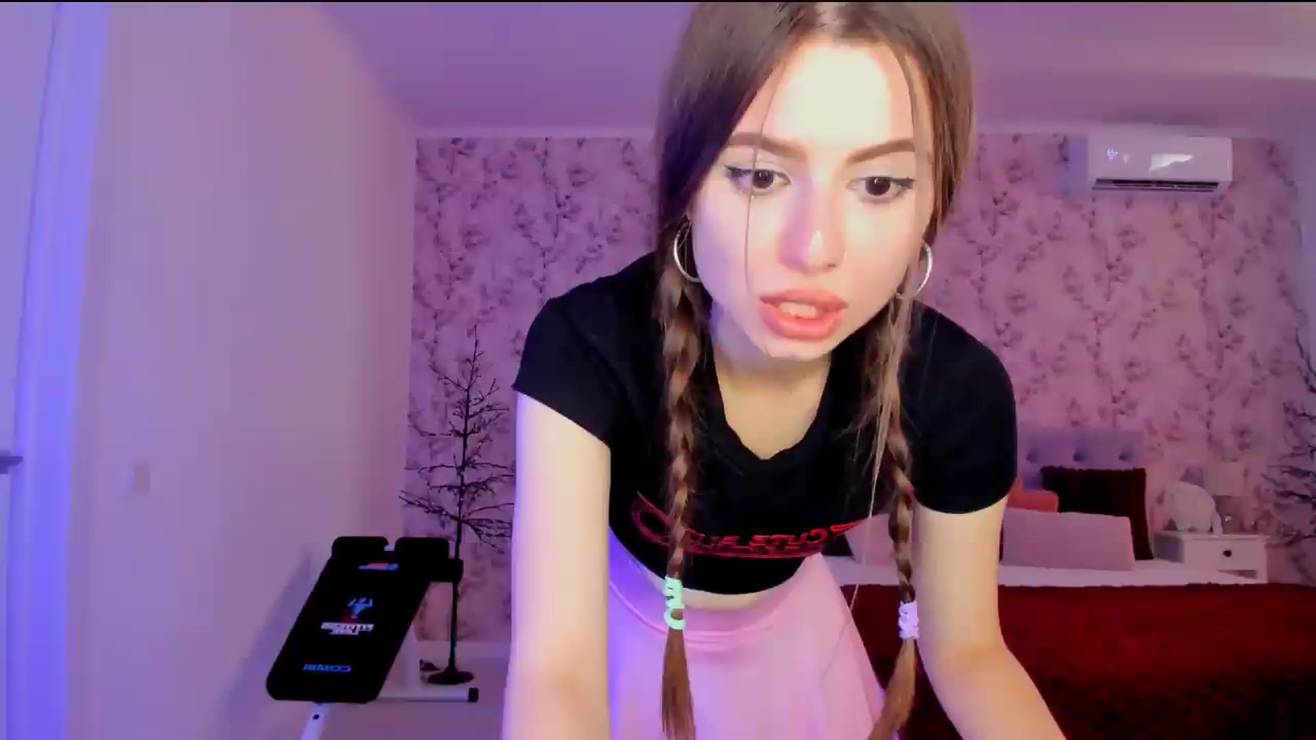 Gallery image thumbnail from Hotmolly_'s myfreecams stream on, 08/19/2026, 11:10 image 13 of 20
