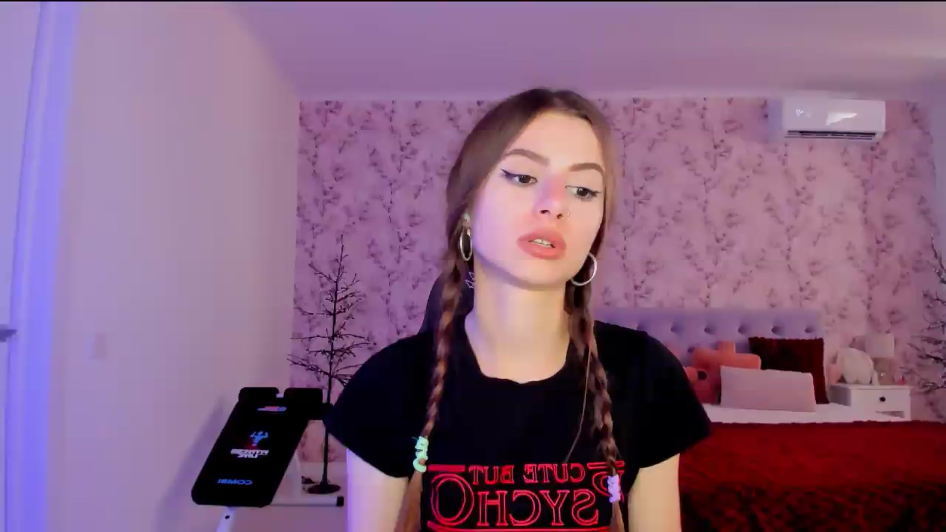 Gallery image thumbnail from Hotmolly_'s myfreecams stream on, 08/19/2026, 11:10 image 20 of 20