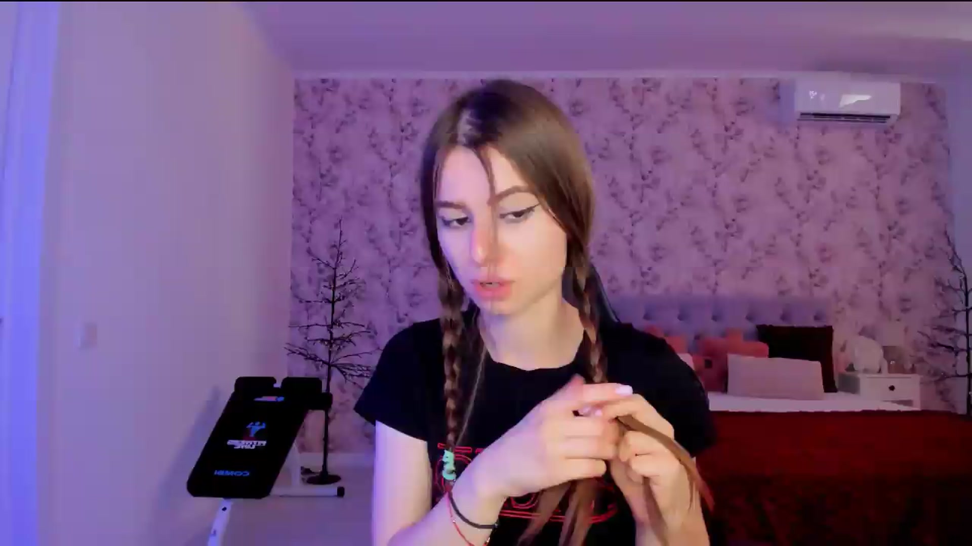 Gallery image thumbnail from Hotmolly_'s myfreecams stream on, 08/19/2026, 11:10 image 2 of 20