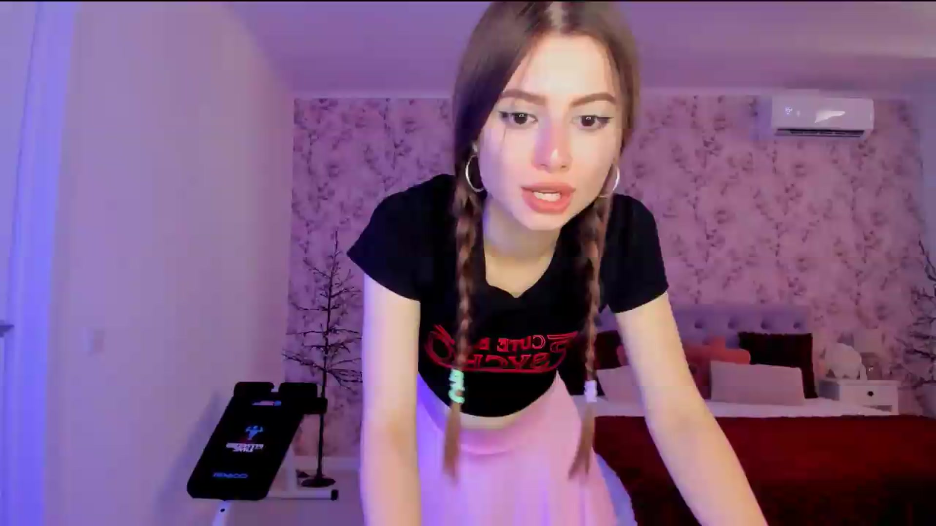 Gallery image thumbnail from Hotmolly_'s myfreecams stream on, 08/19/2026, 11:10 image 10 of 20