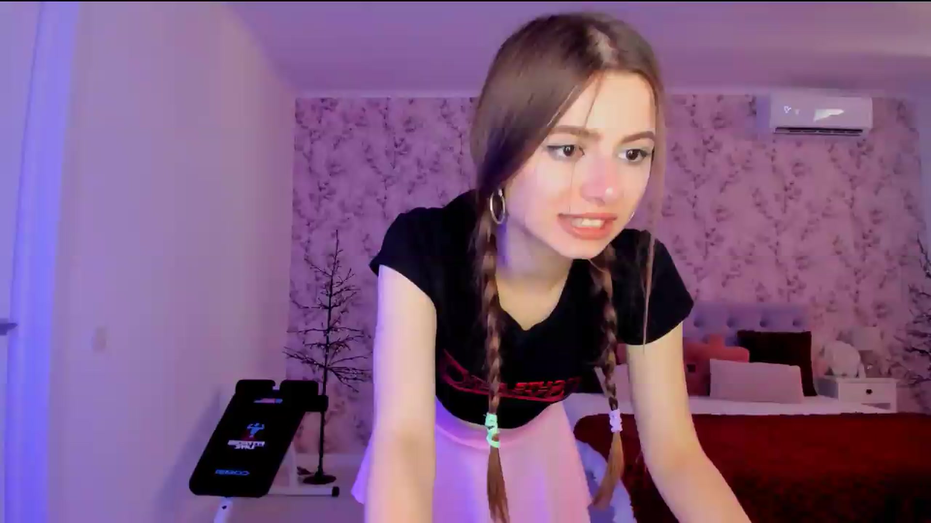 Gallery image thumbnail from Hotmolly_'s myfreecams stream on, 08/19/2026, 11:10 image 11 of 20