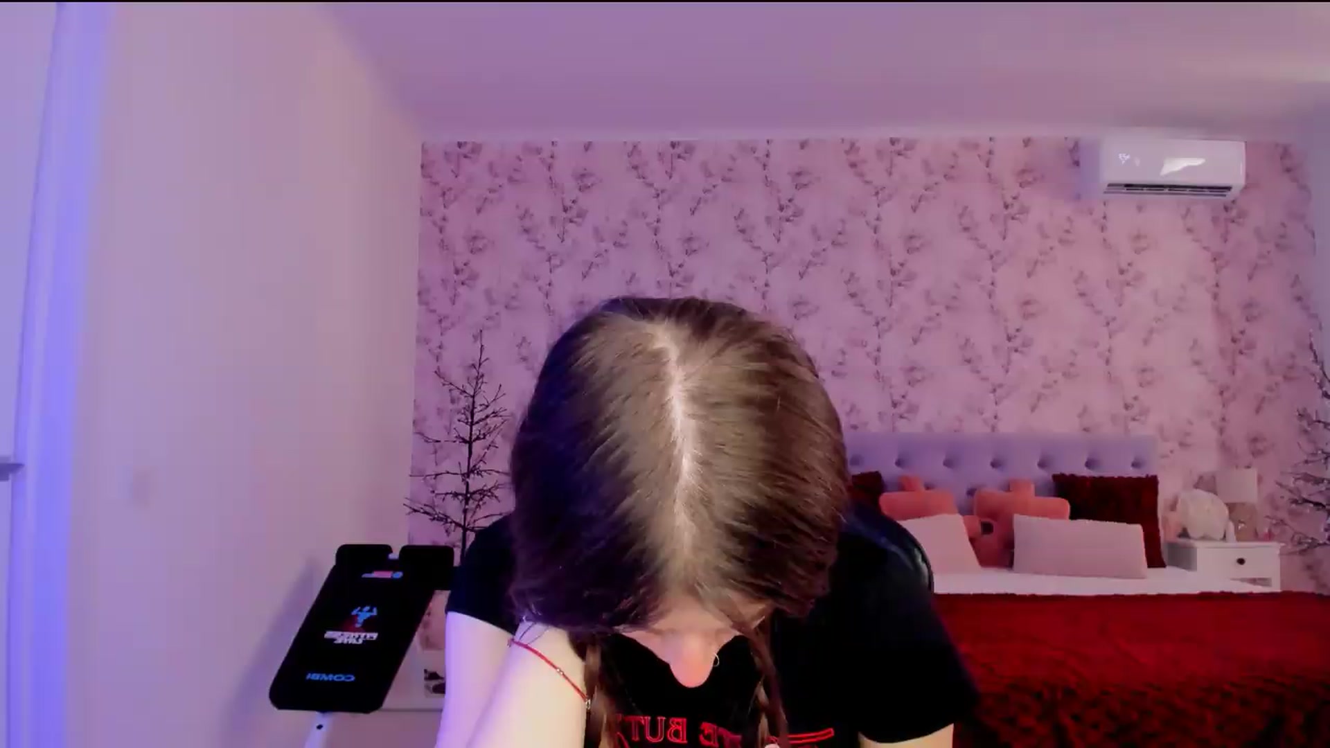 Gallery image thumbnail from Hotmolly_'s myfreecams stream on, 08/19/2026, 11:10 image 19 of 20