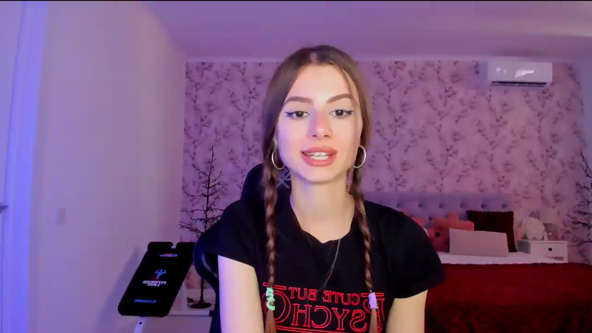 Gallery image thumbnail from Hotmolly_'s myfreecams stream on, 08/19/2026, 11:10 image 8 of 20