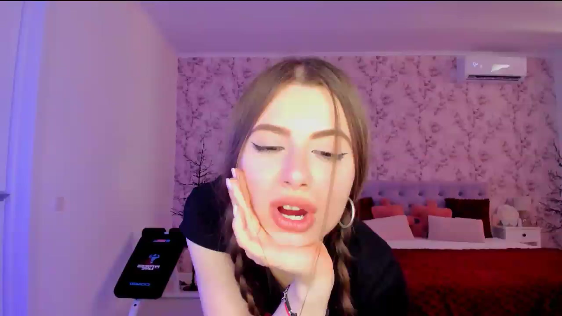 Gallery image thumbnail from Hotmolly_'s myfreecams stream on, 08/19/2026, 11:10 image 16 of 20