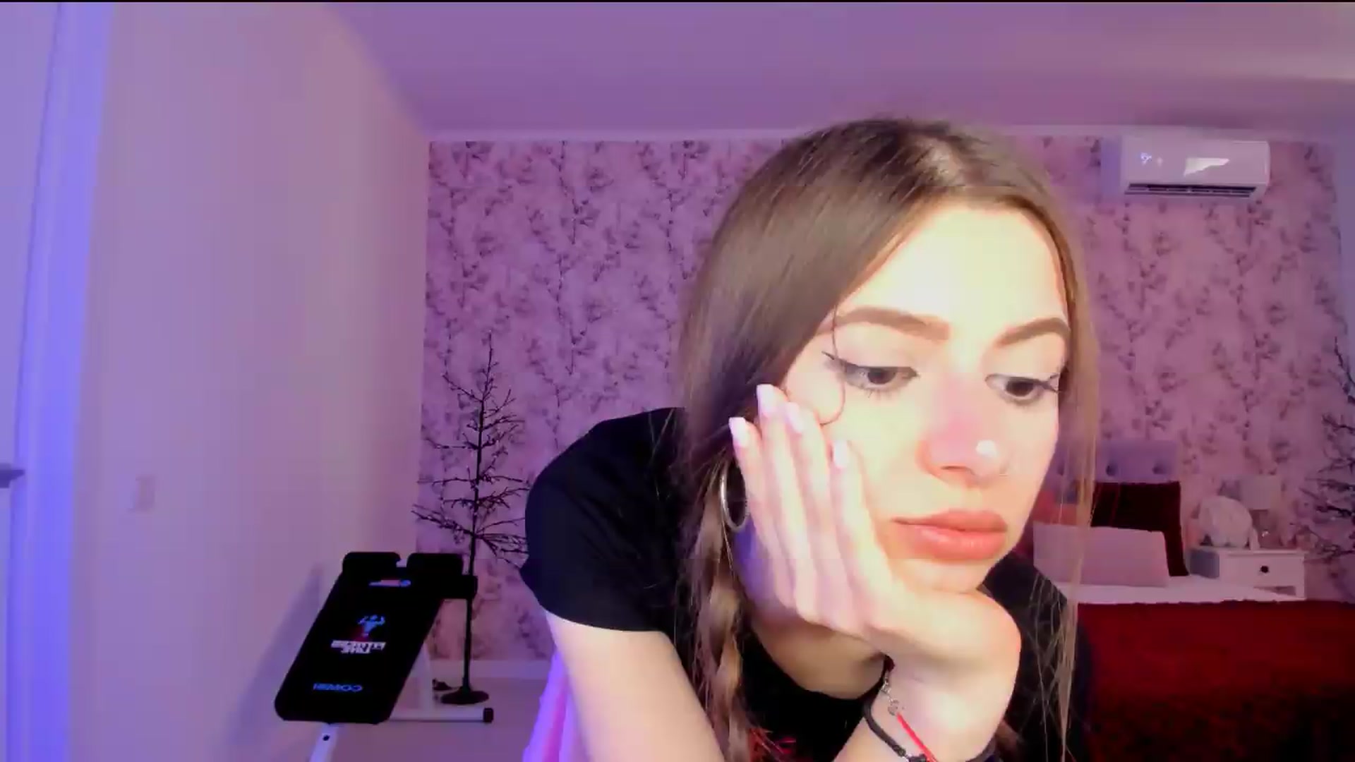 Gallery image thumbnail from Hotmolly_'s myfreecams stream on, 08/19/2026, 11:10 image 15 of 20