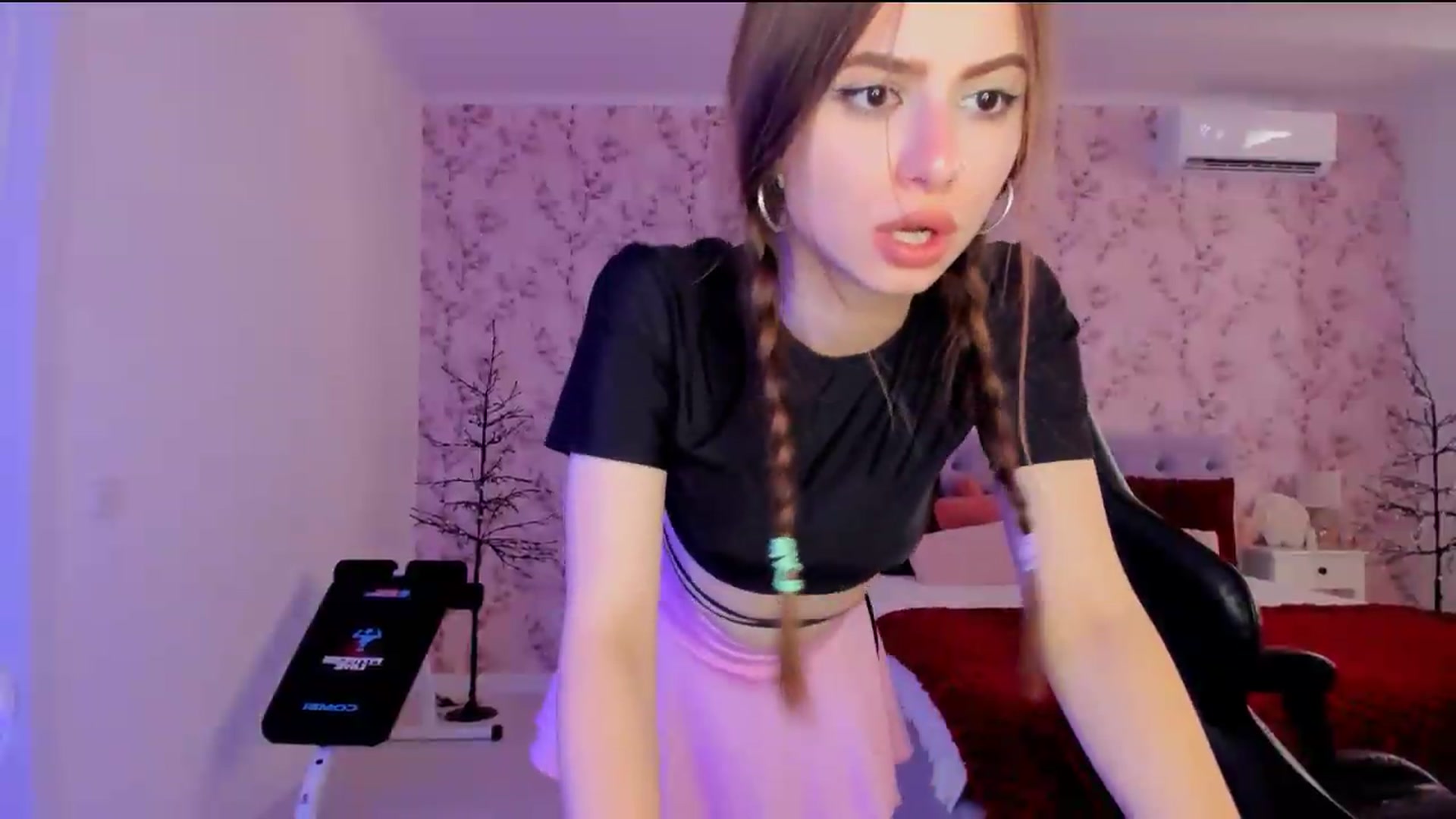 Gallery image thumbnail from Hotmolly_'s myfreecams stream on, 08/19/2026, 12:16 image 18 of 20