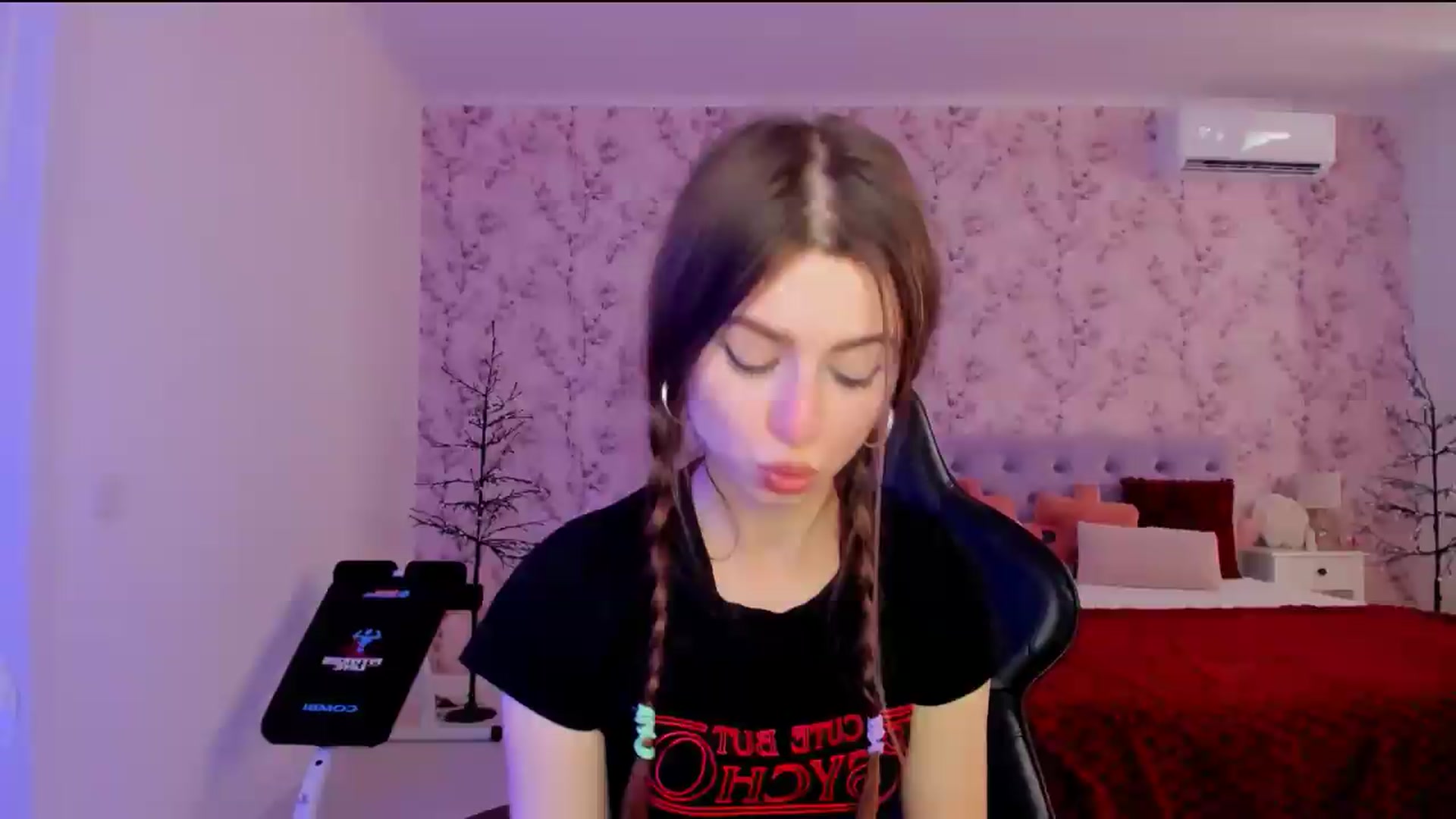 Gallery image thumbnail from Hotmolly_'s myfreecams stream on, 08/19/2026, 12:16 image 2 of 20