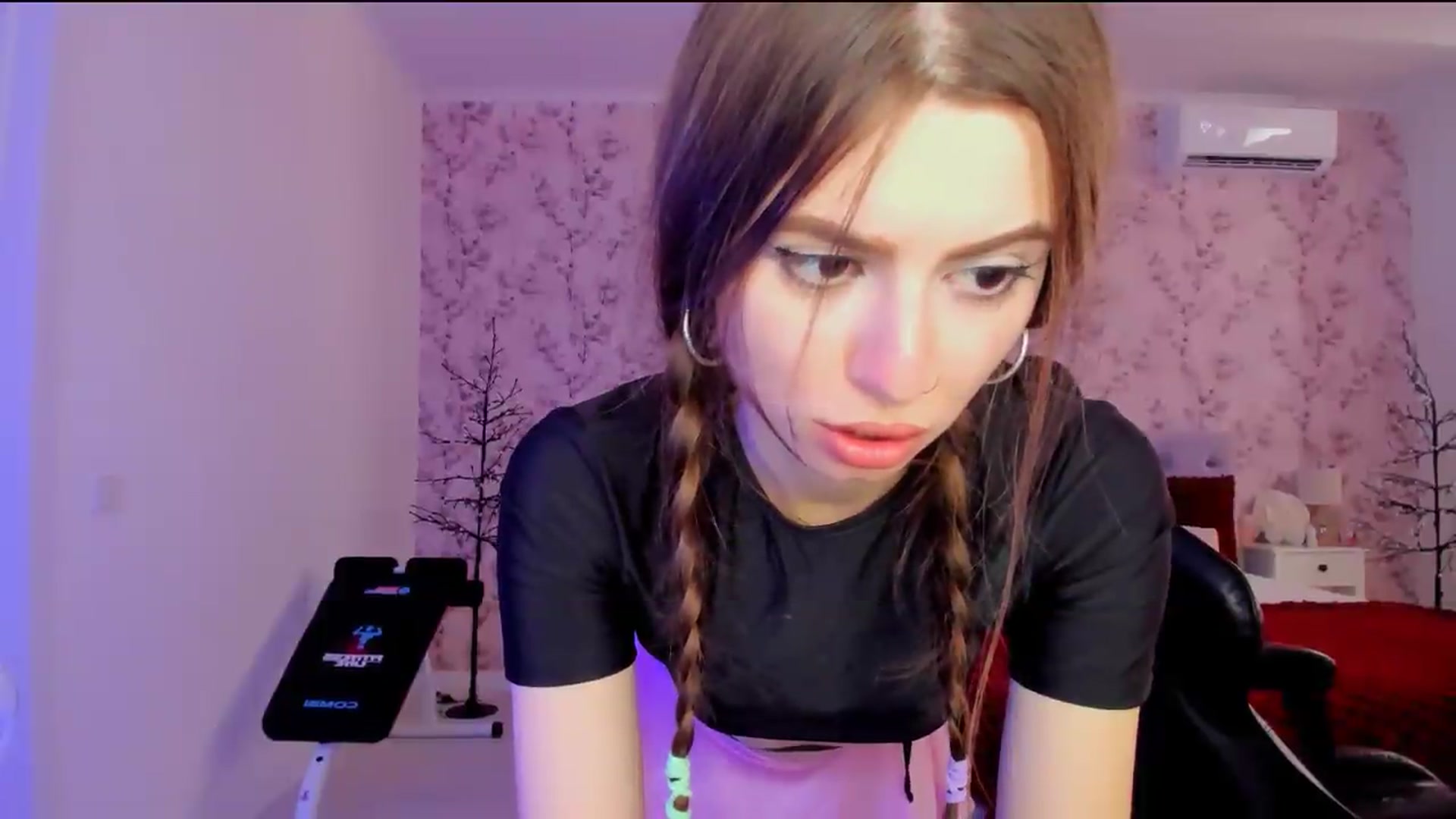 Gallery image thumbnail from Hotmolly_'s myfreecams stream on, 08/19/2026, 12:16 image 19 of 20