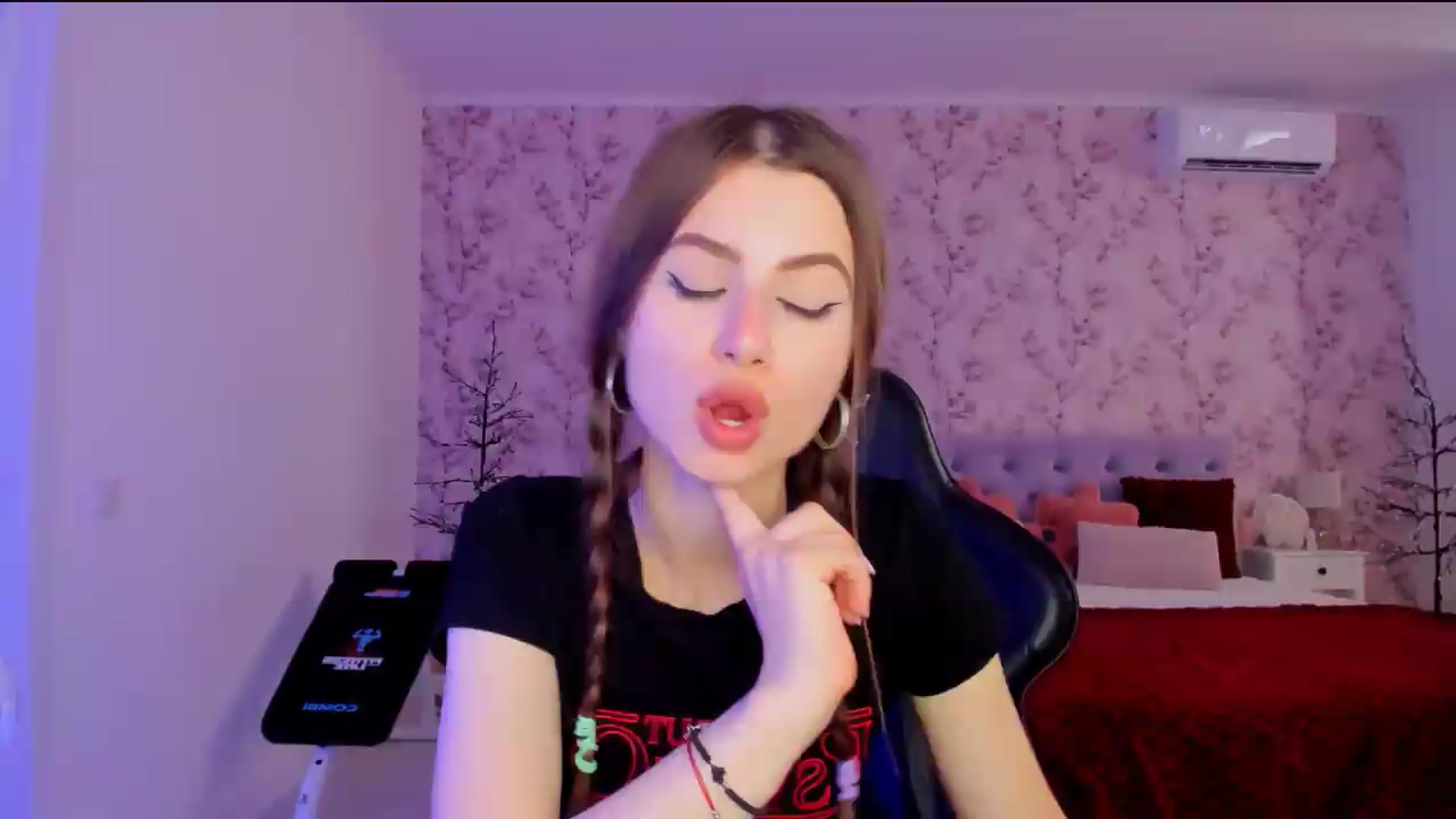 Gallery image thumbnail from Hotmolly_'s myfreecams stream on, 08/19/2026, 12:16 image 4 of 20