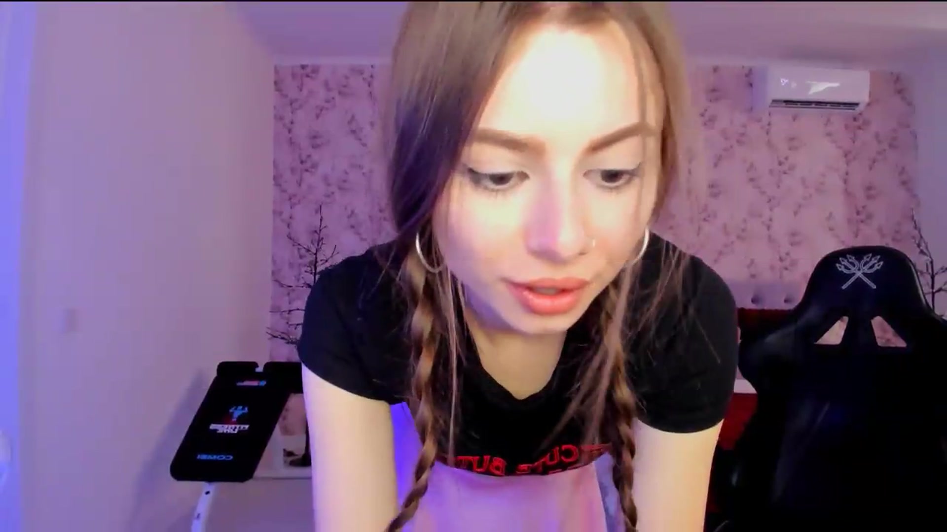 Gallery image thumbnail from Hotmolly_'s myfreecams stream on, 08/19/2026, 12:16 image 7 of 20