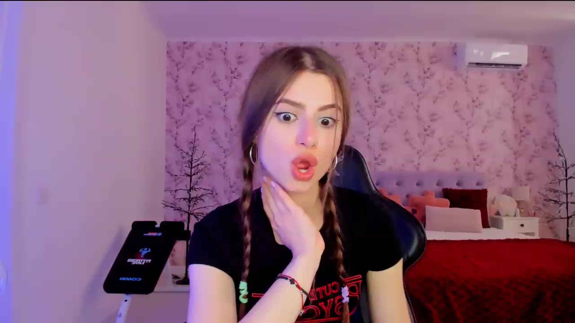 Gallery image thumbnail from Hotmolly_'s myfreecams stream on, 08/19/2026, 12:16 image 3 of 20