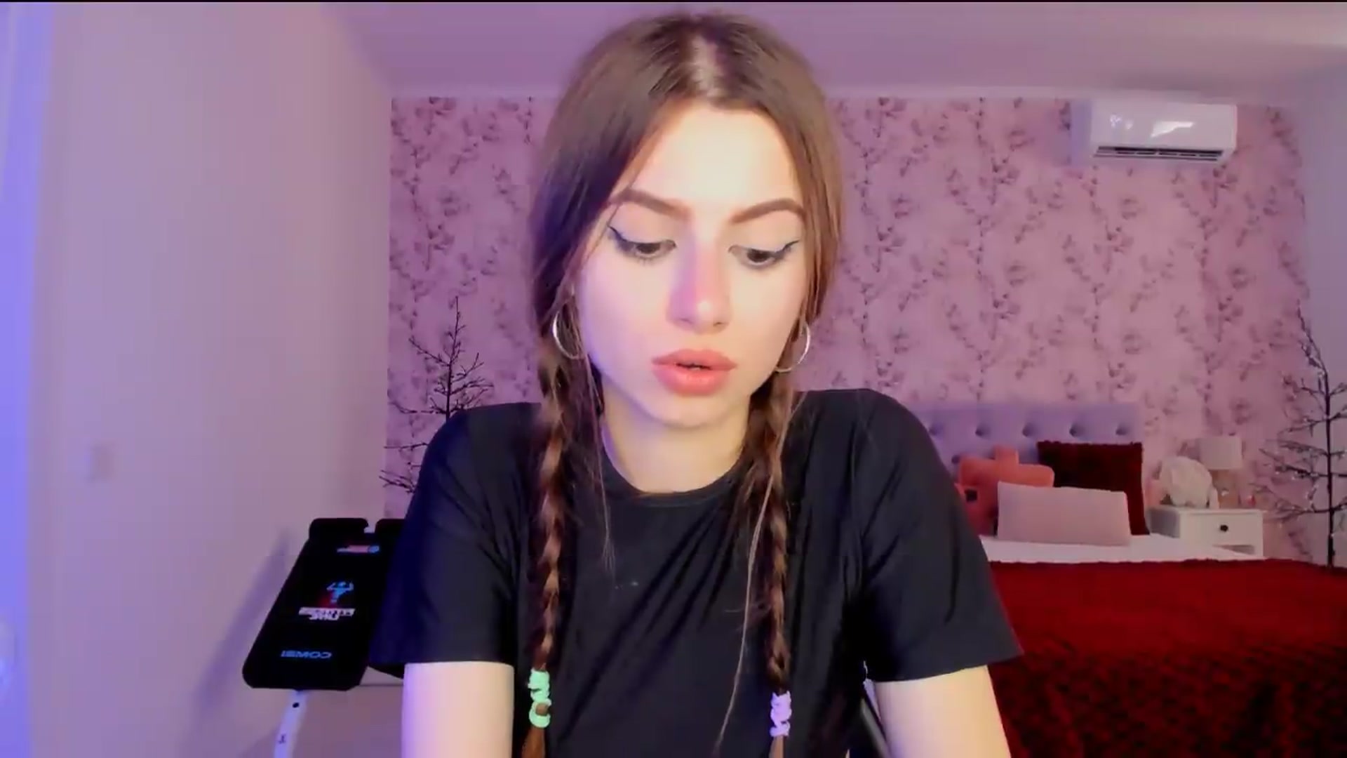 Gallery image thumbnail from Hotmolly_'s myfreecams stream on, 08/19/2026, 12:16 image 20 of 20