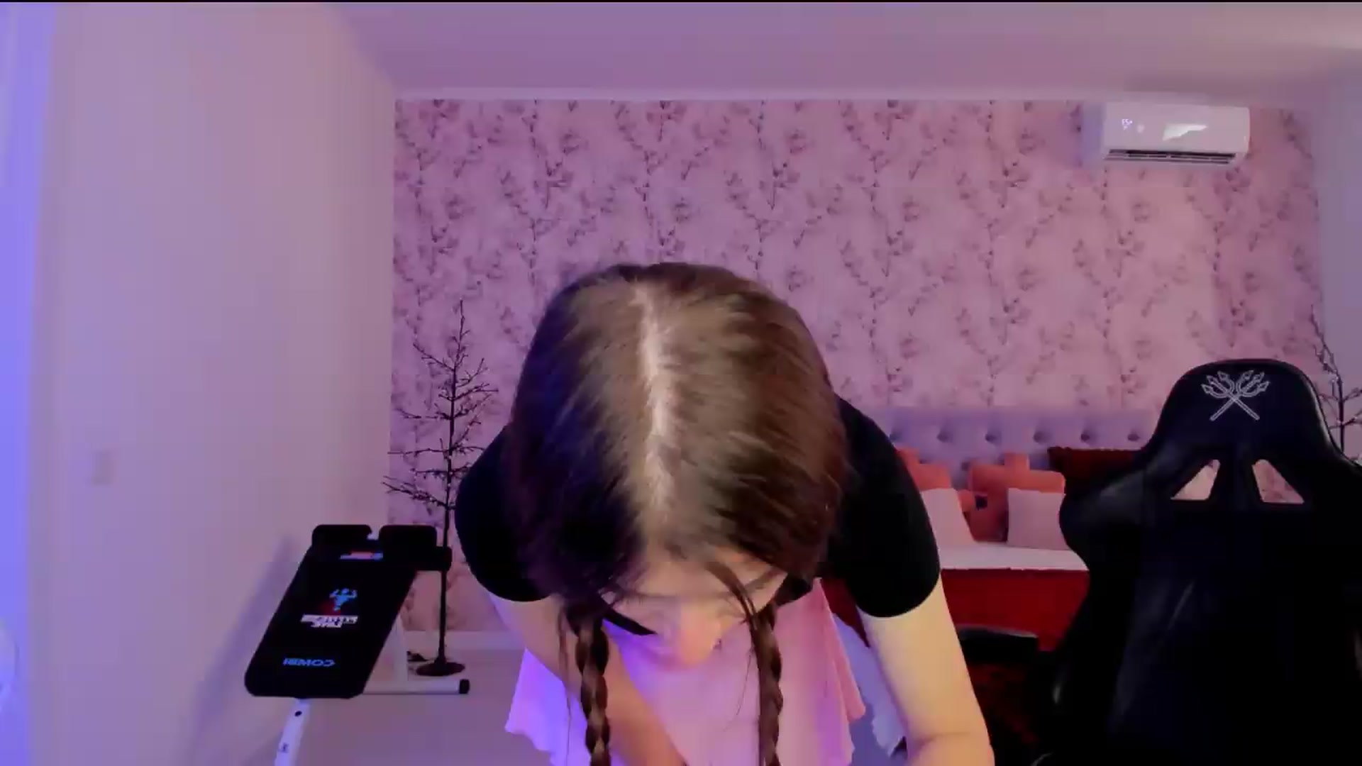Gallery image thumbnail from Hotmolly_'s myfreecams stream on, 08/19/2026, 12:16 image 6 of 20