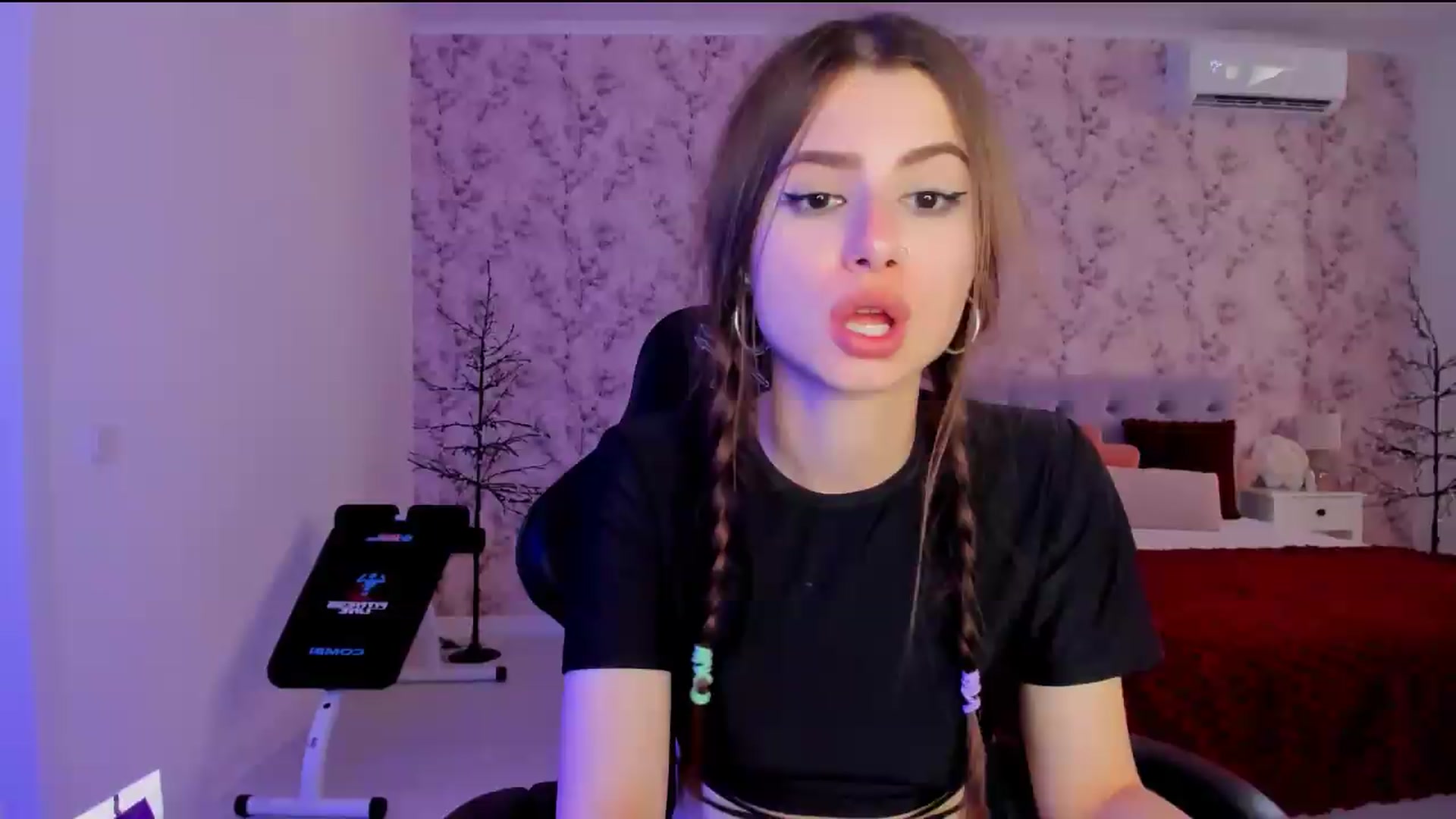Gallery image thumbnail from Hotmolly_'s myfreecams stream on, 08/19/2026, 14:16 image 10 of 20