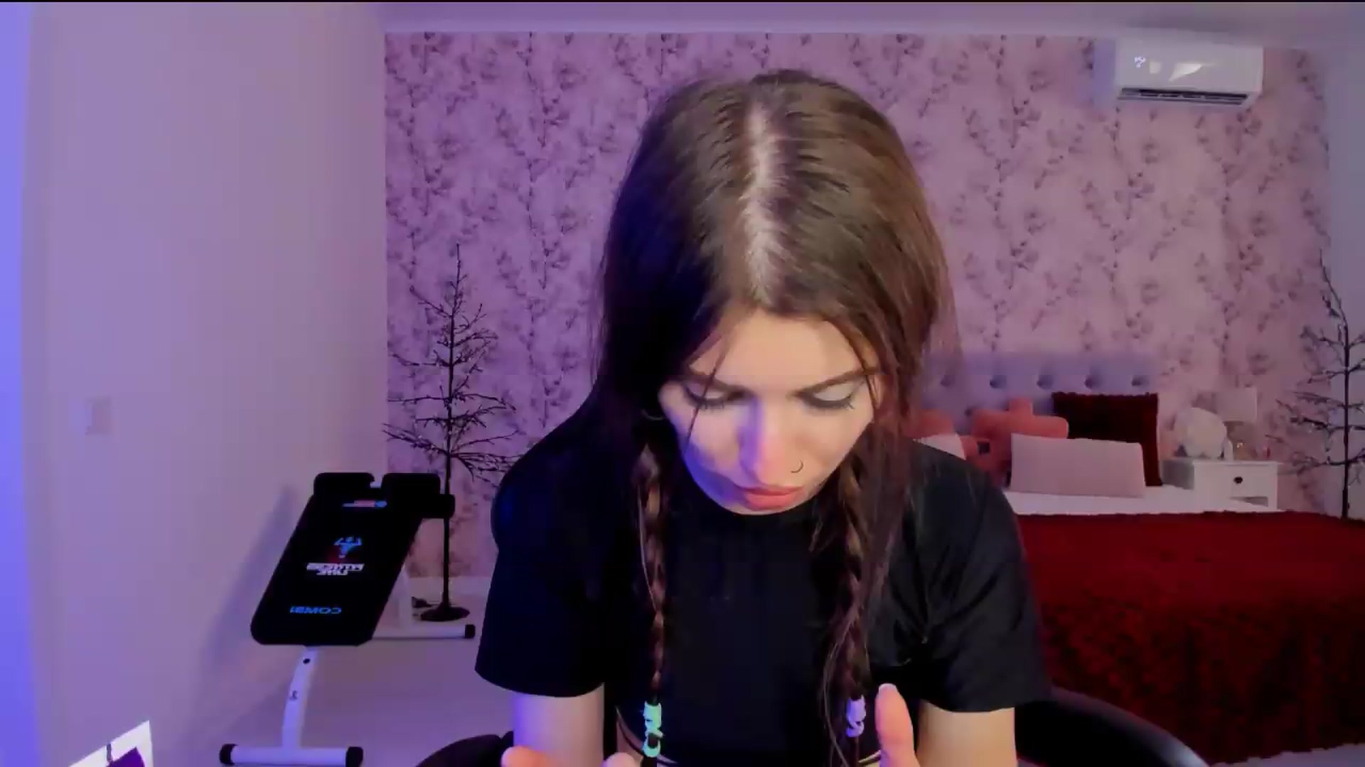 Gallery image thumbnail from Hotmolly_'s myfreecams stream on, 08/19/2026, 14:16 image 15 of 20