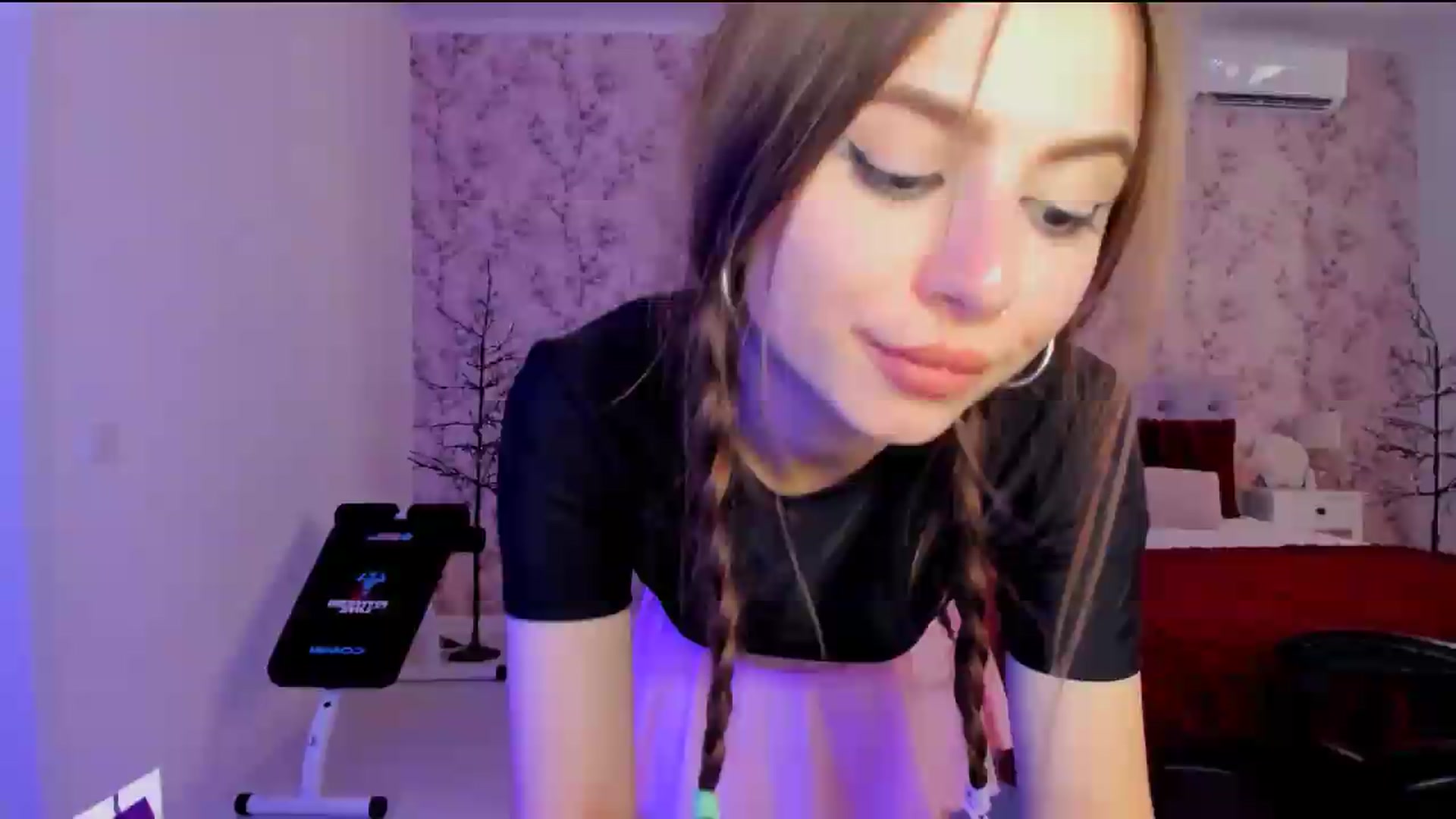 Gallery image thumbnail from Hotmolly_'s myfreecams stream on, 08/19/2026, 14:16 image 6 of 20