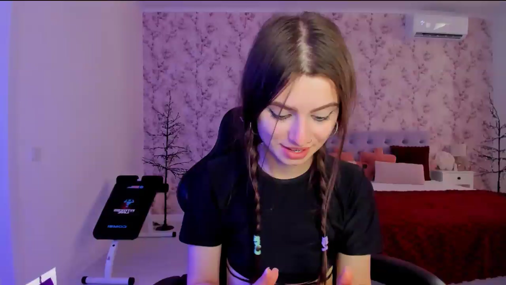 Gallery image thumbnail from Hotmolly_'s myfreecams stream on, 08/19/2026, 14:16 image 20 of 20