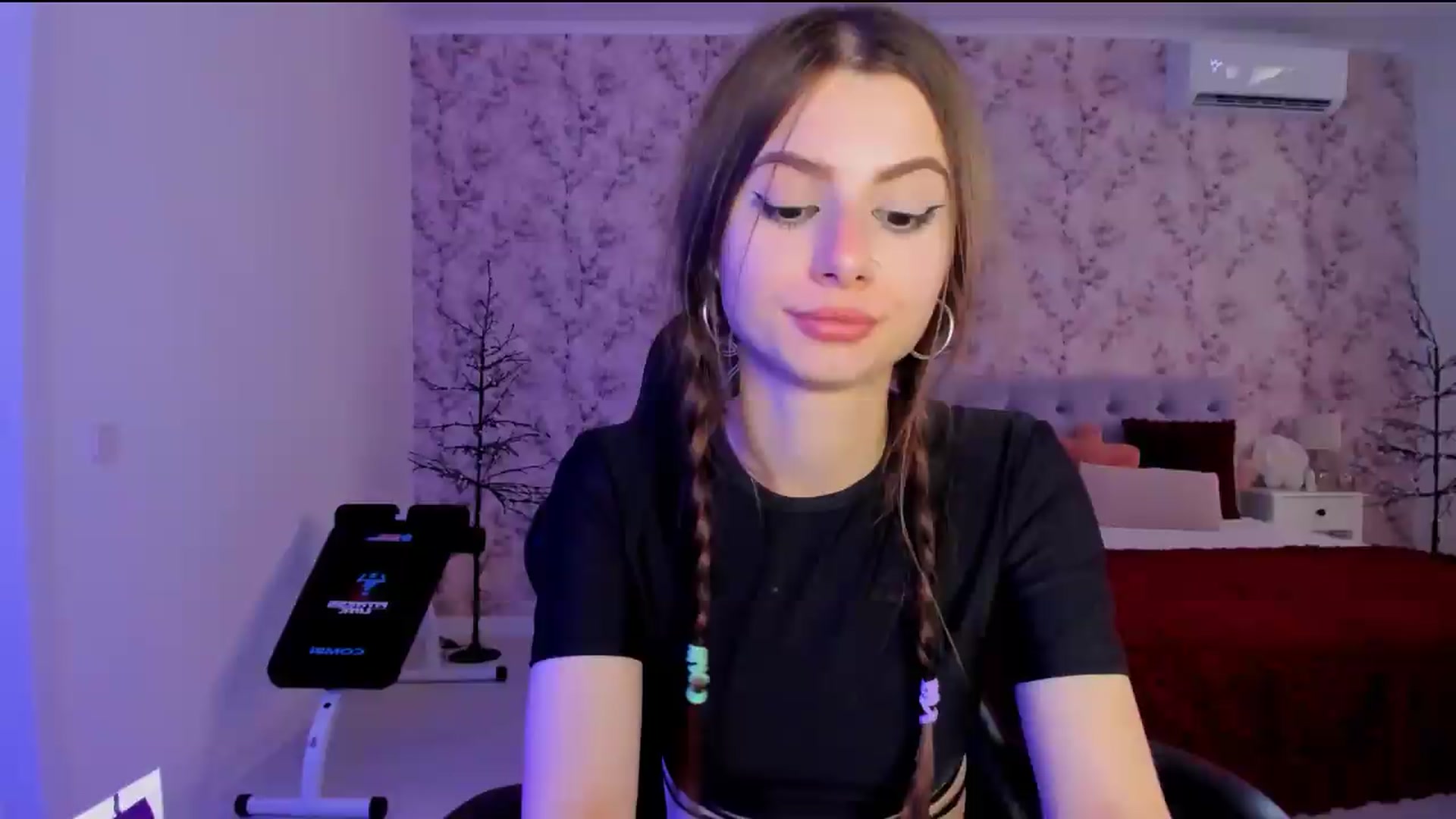 Gallery image thumbnail from Hotmolly_'s myfreecams stream on, 08/19/2026, 14:16 image 13 of 20