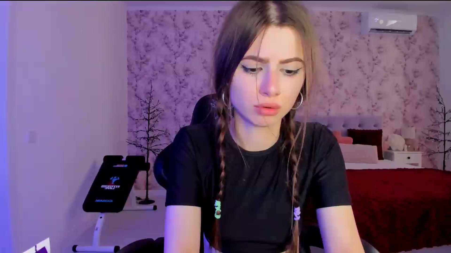 Gallery image thumbnail from Hotmolly_'s myfreecams stream on, 08/19/2026, 14:16 image 2 of 20